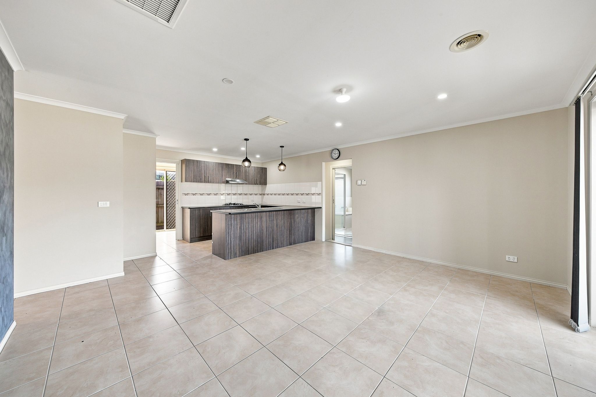 11/220-222 Monahans Road — photo 4 of 13
