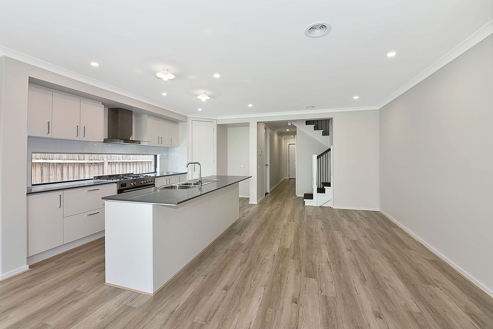 2/14 Flinders Street, Sunbury, VIC 3429