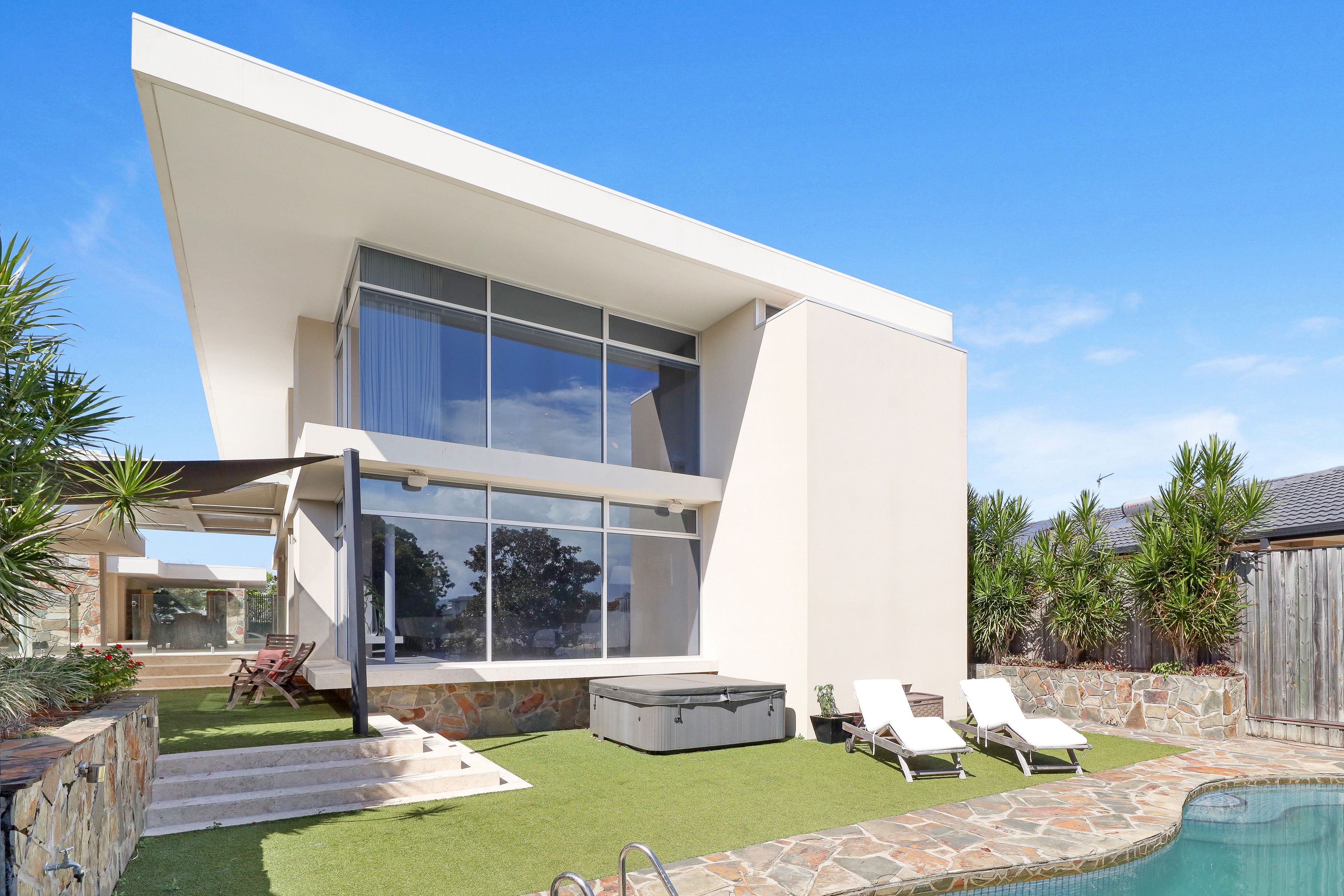 1 Tosti Street, Sorrento, QLD 4217