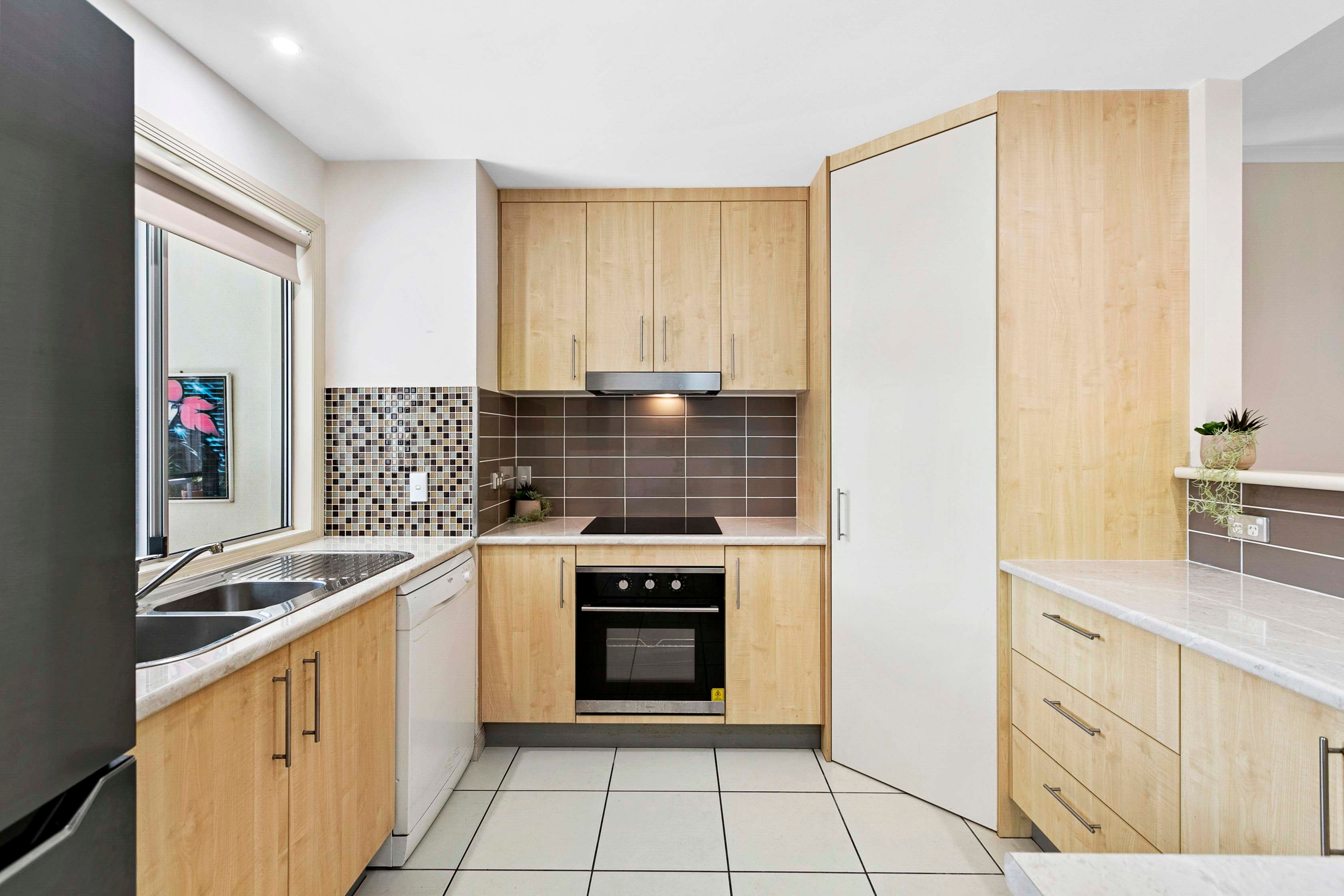 4/230 Pulgul Street, Urangan, QLD 4655