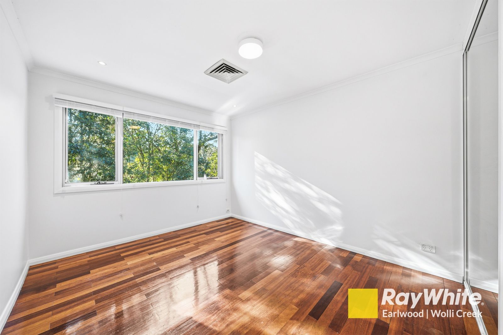 2/110-112 Slade Road — photo 10 of 14