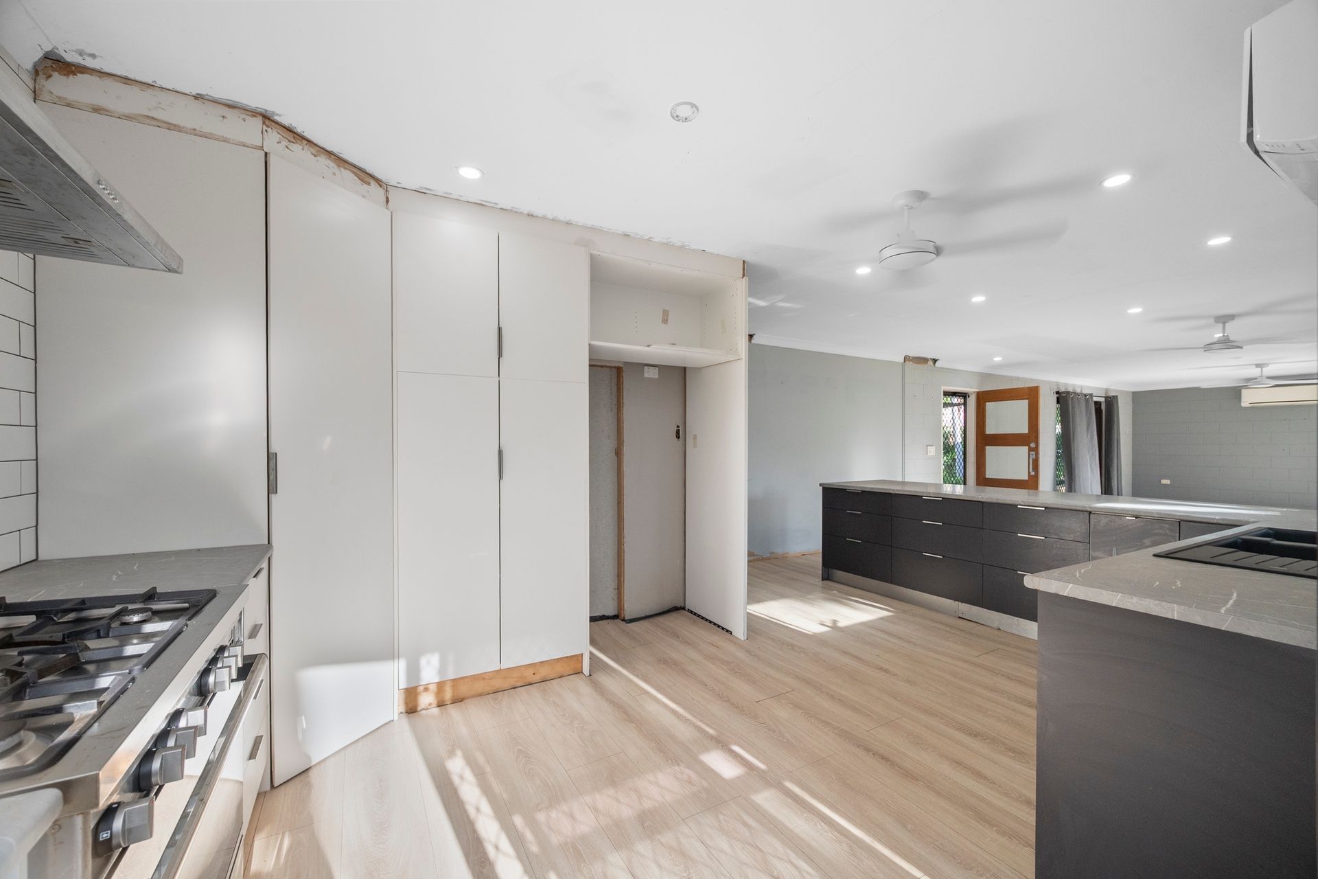6 Salisbury Crescent — photo 4 of 15
