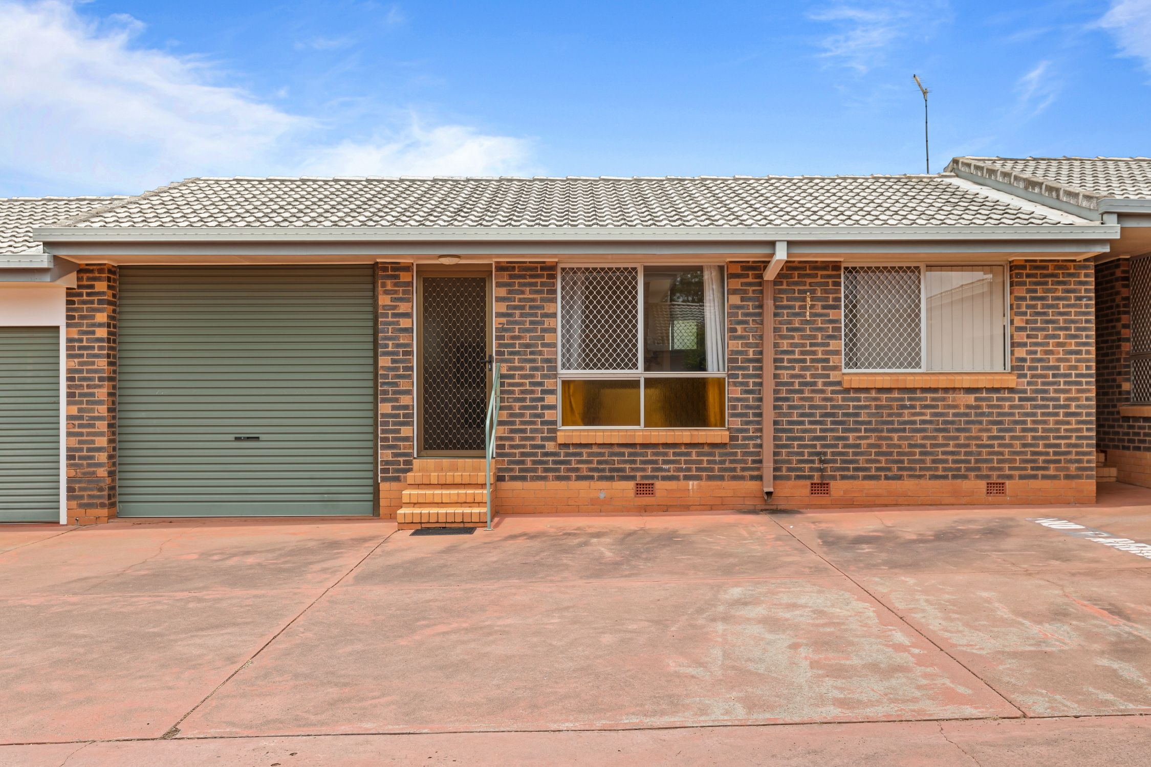 335 West Street, Harristown QLD 4350