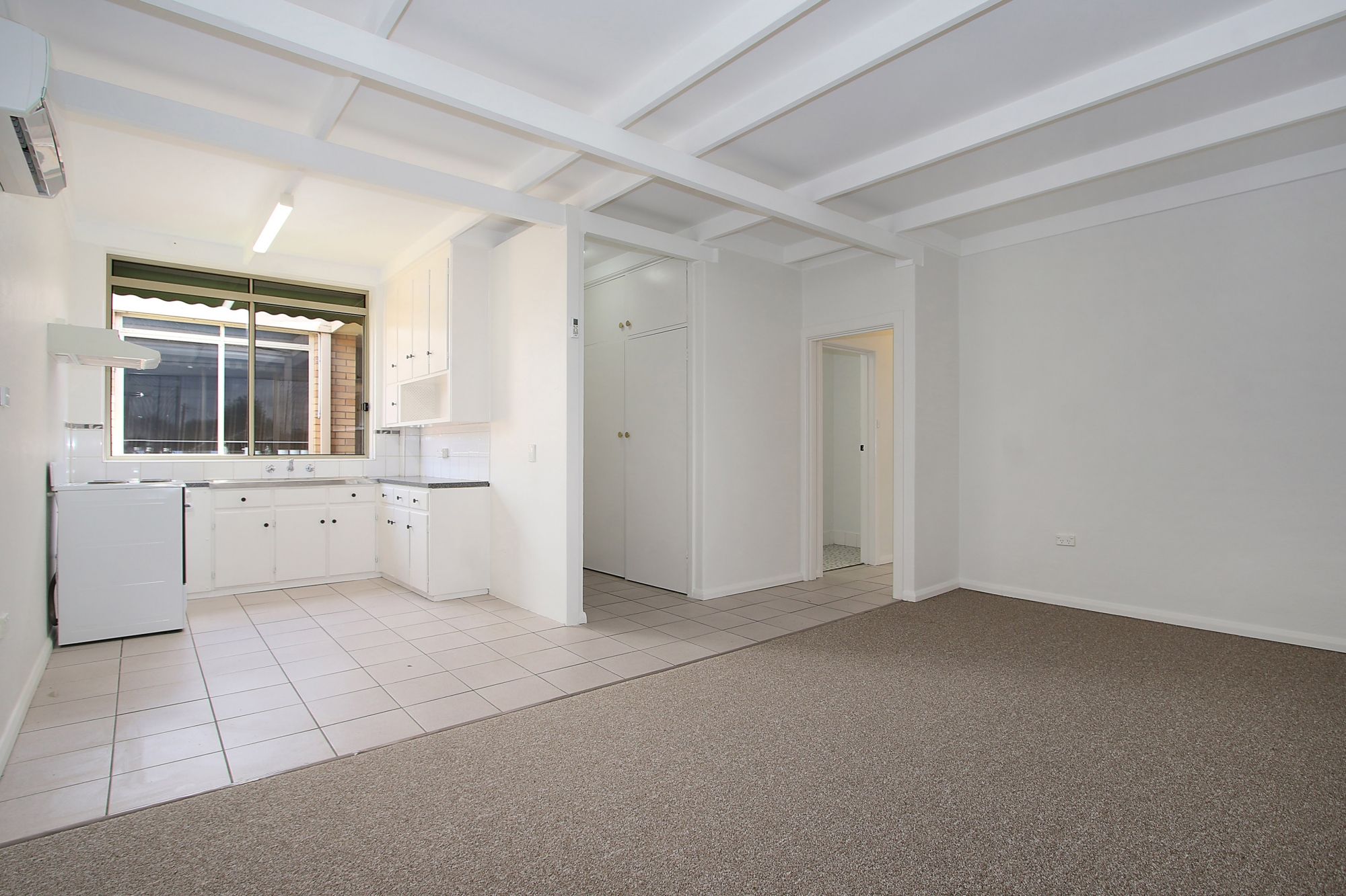 16/562 Union Road — photo from Ray White Albury Central