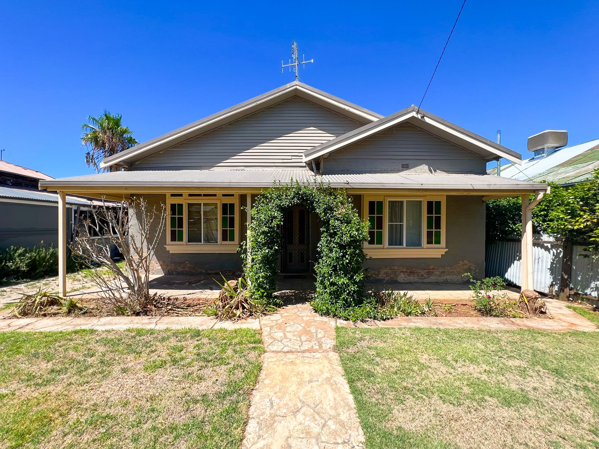 77 Dalton Street, Parkes NSW 2870