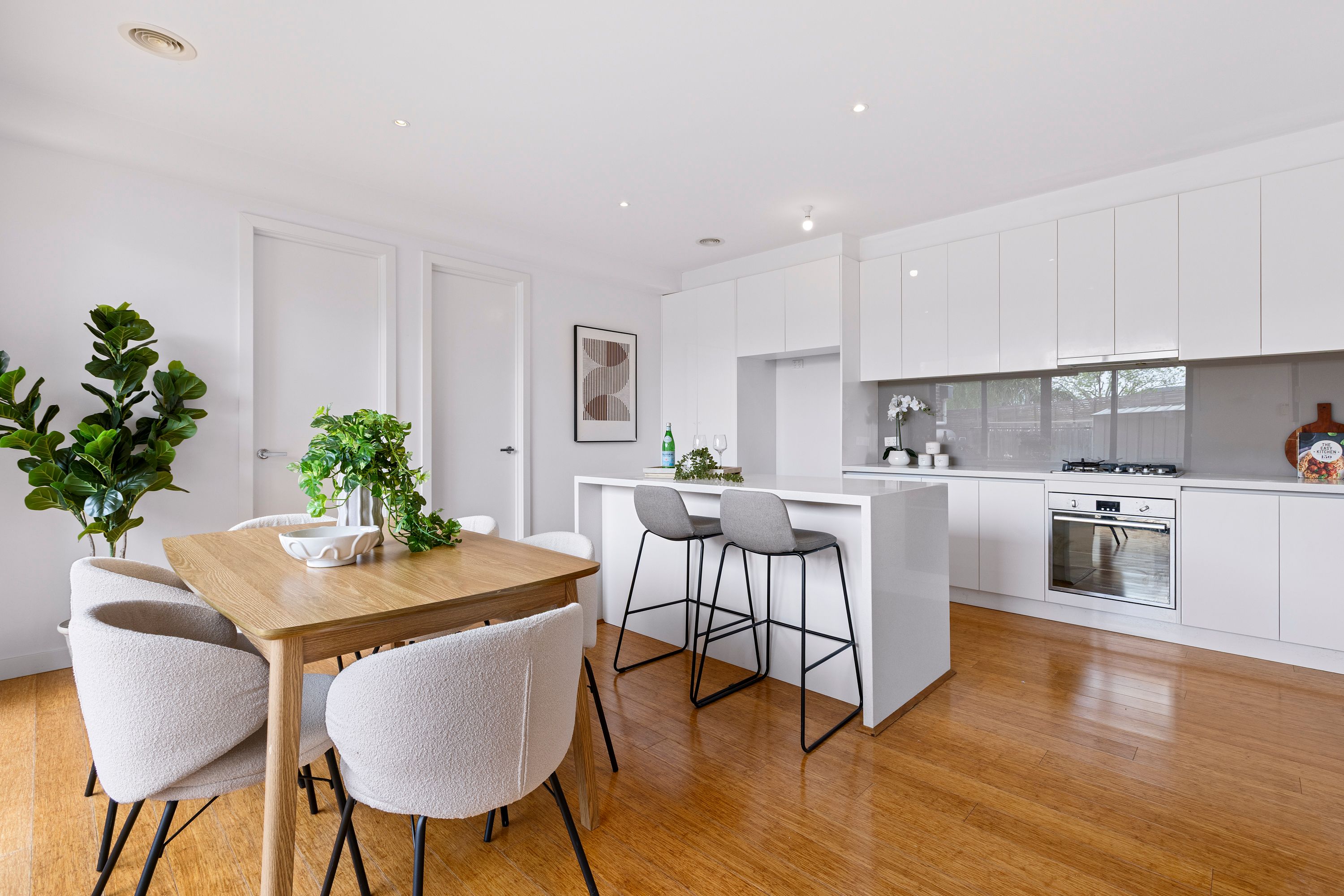 1/9 Newton Grove — photo 4 of 13