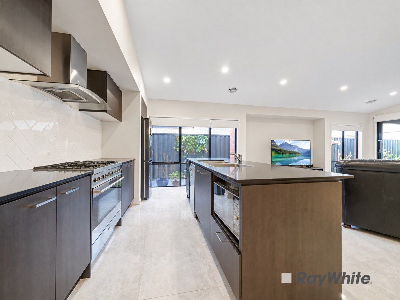 60 Broadway Street — photo 4 of 17