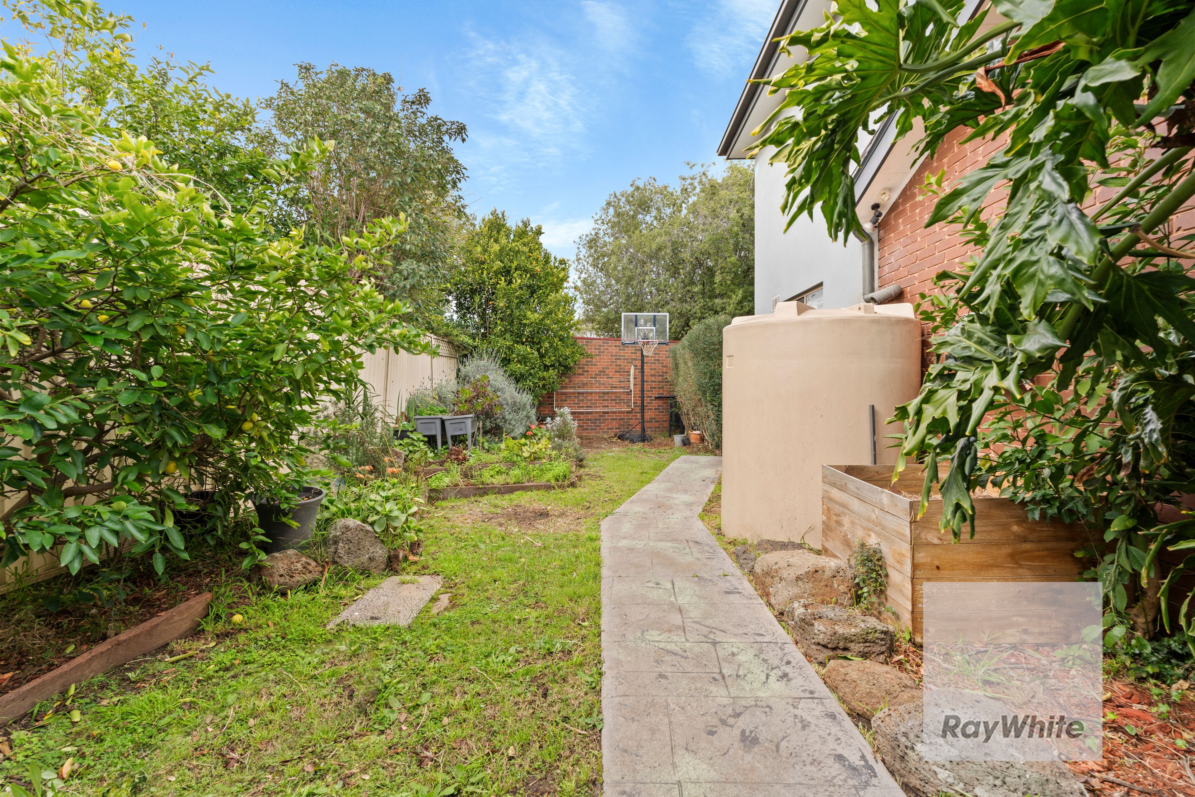 1 Landy Close — photo 19 of 21