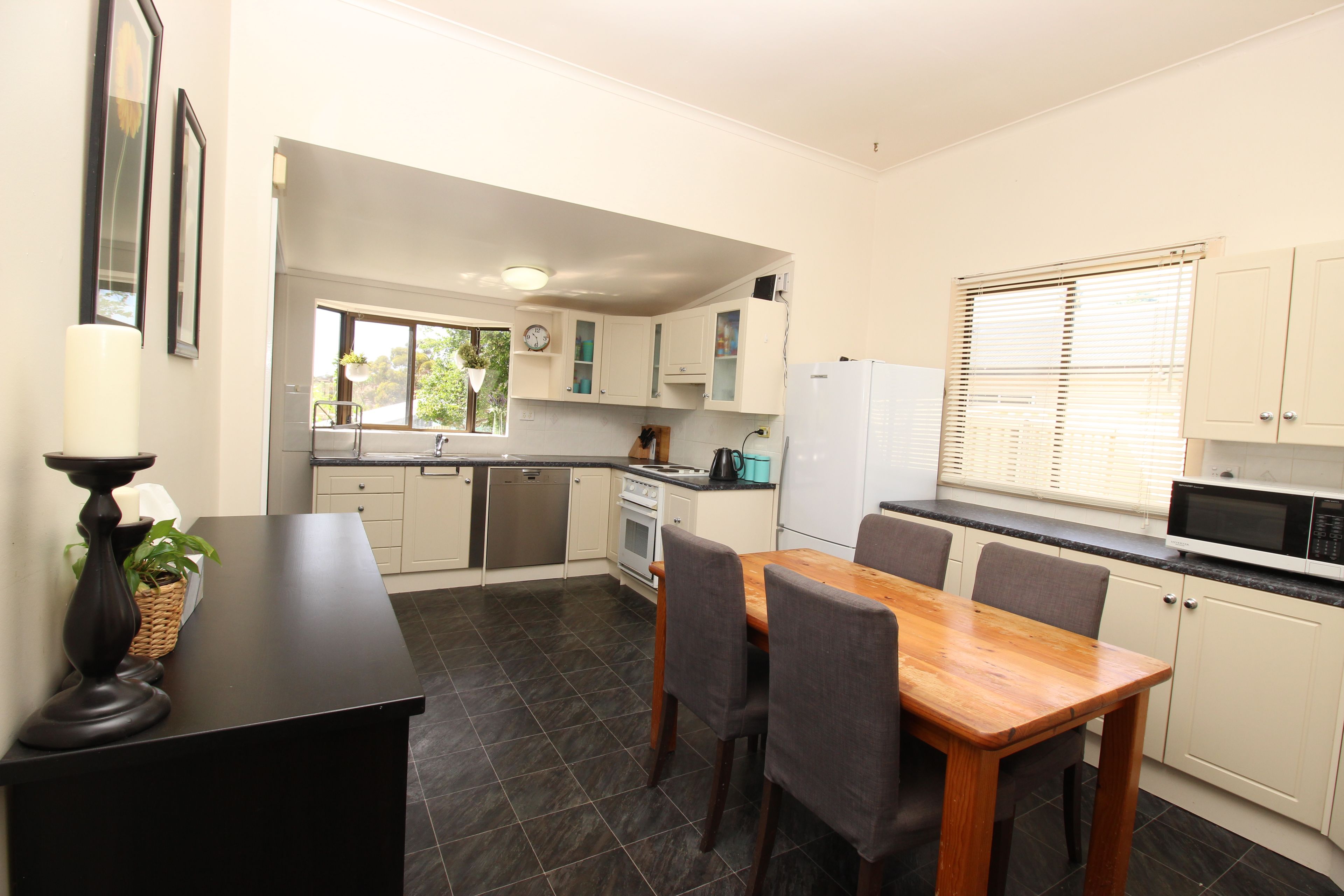 11 Cliff Street, Waikerie, SA 5330