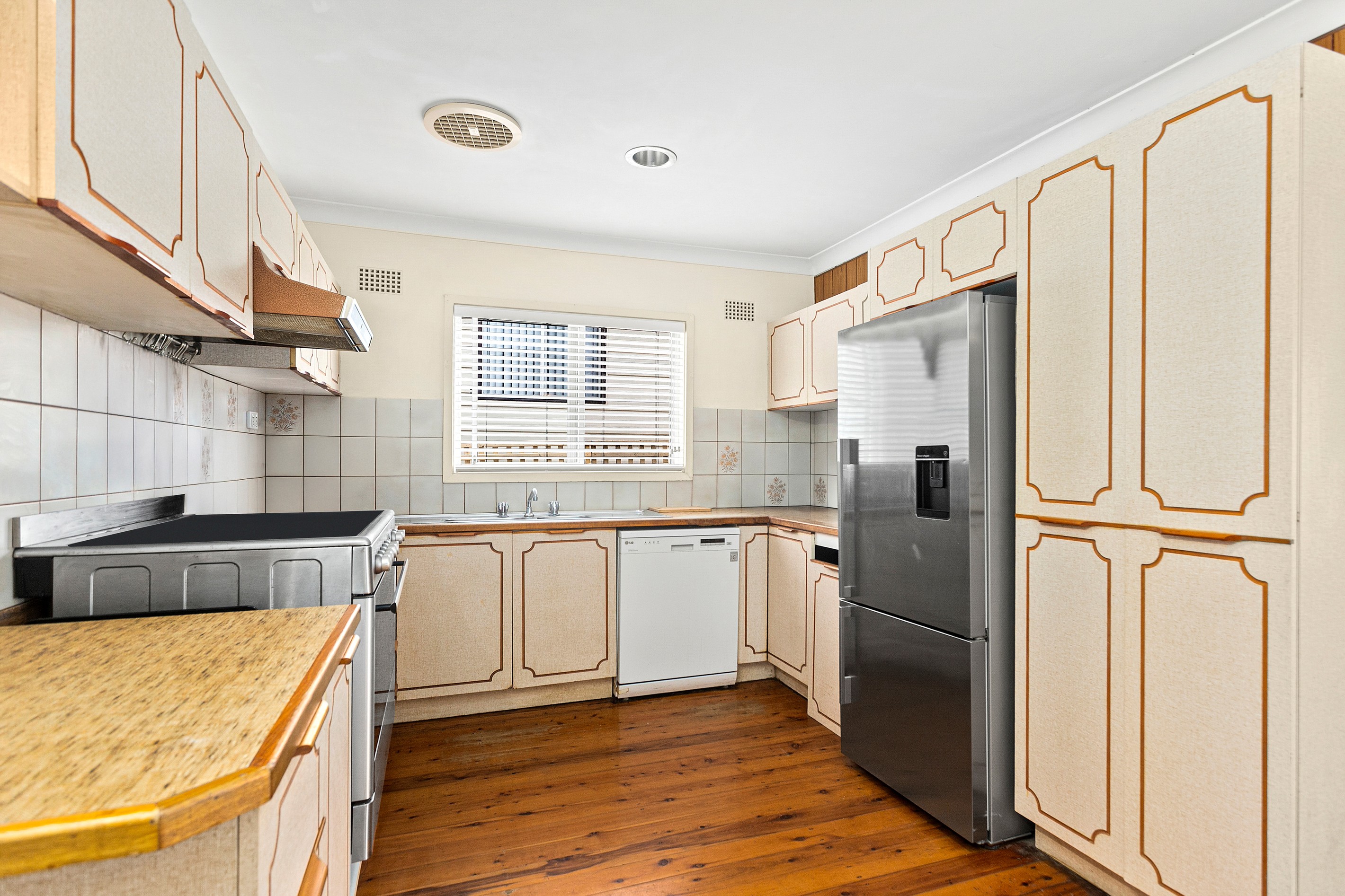 8 Carabeen Street, Barrack Heights, NSW 2528