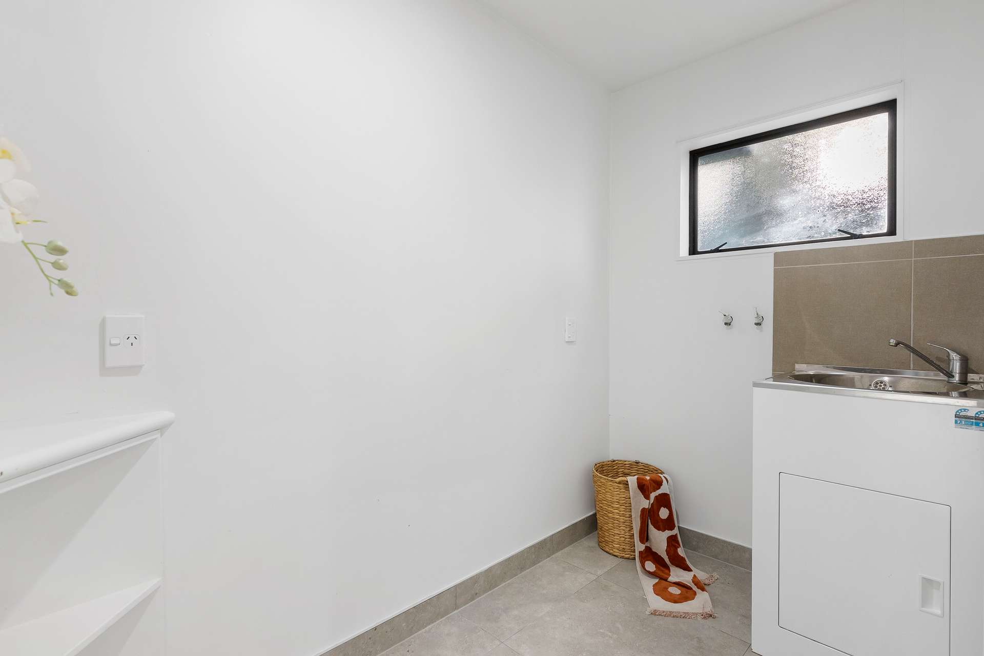 1/57 Aeroview Drive photo 14