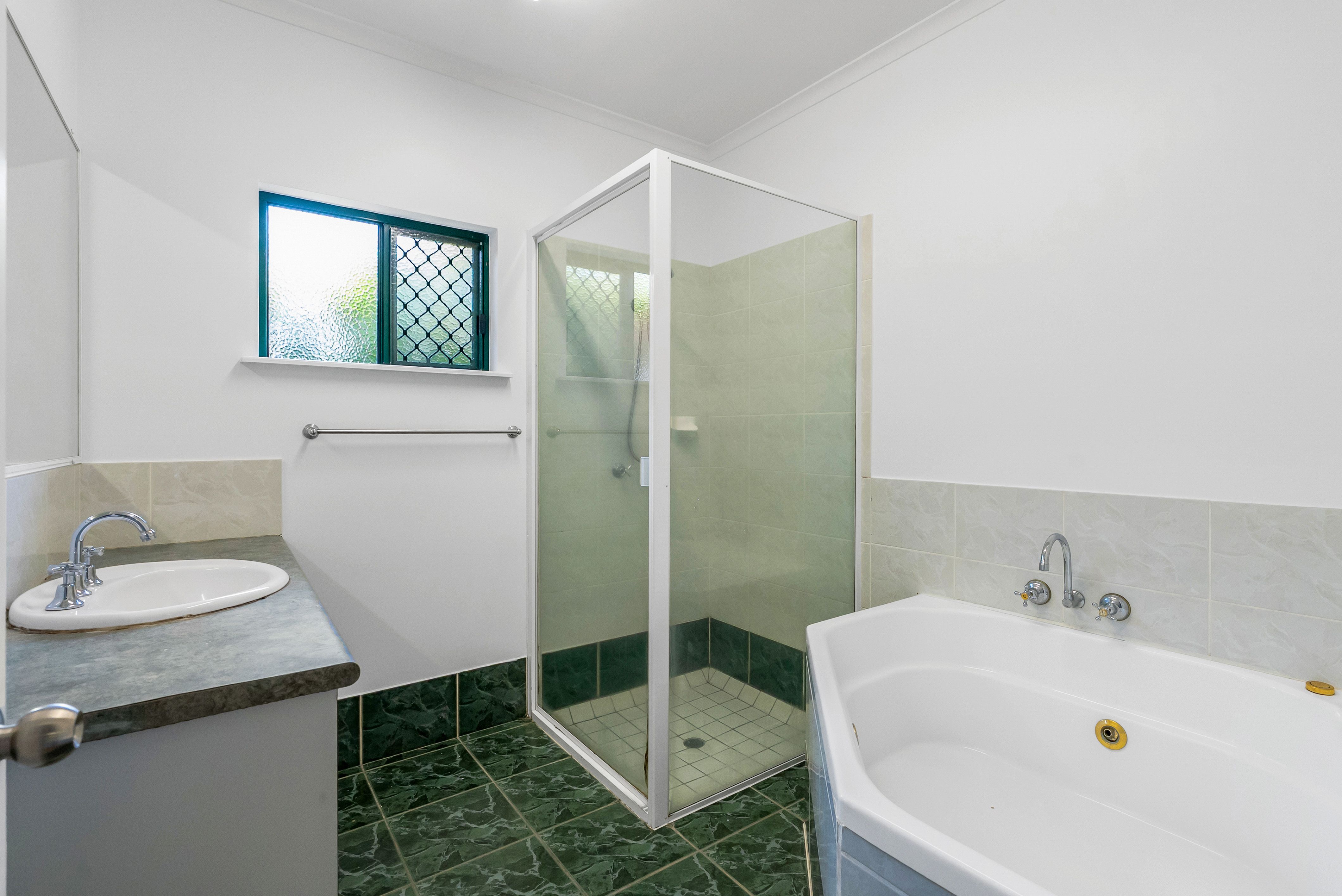 11 Dolphin Close — photo 14 of 22