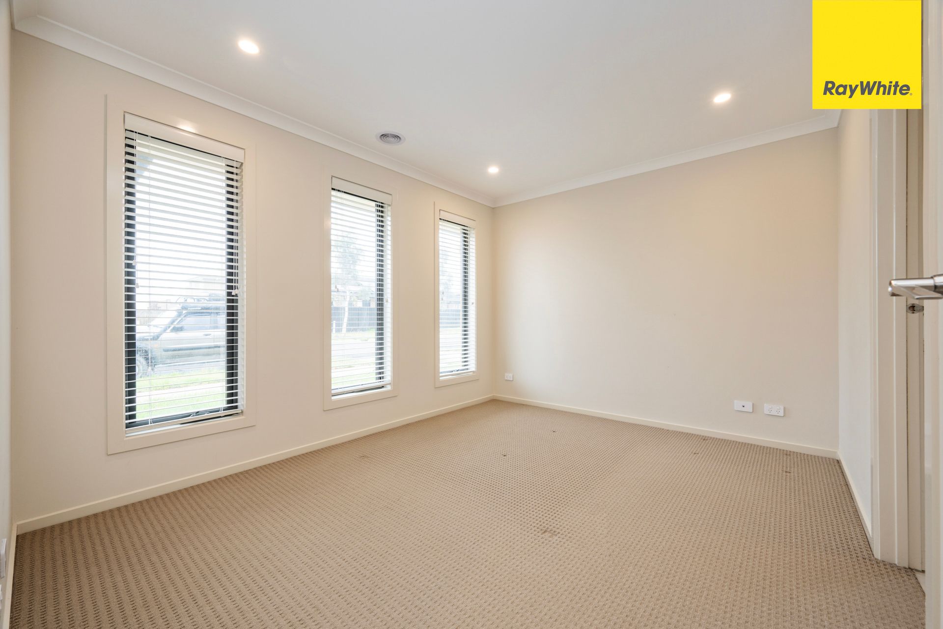 29 Lynwood Drive, THORNHILL PARK, VIC 3335