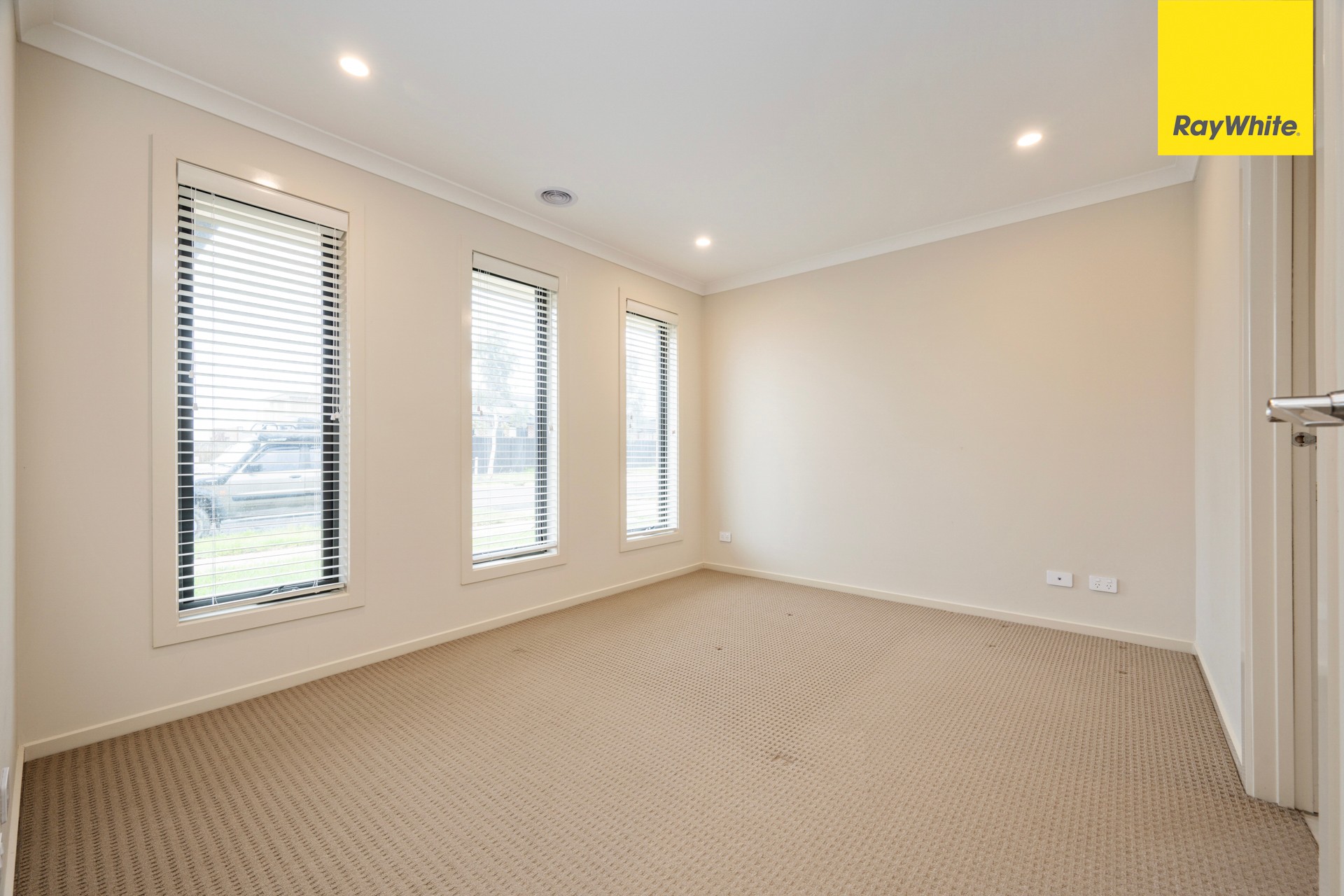 29 Lynwood Drive, THORNHILL PARK, VIC 3335