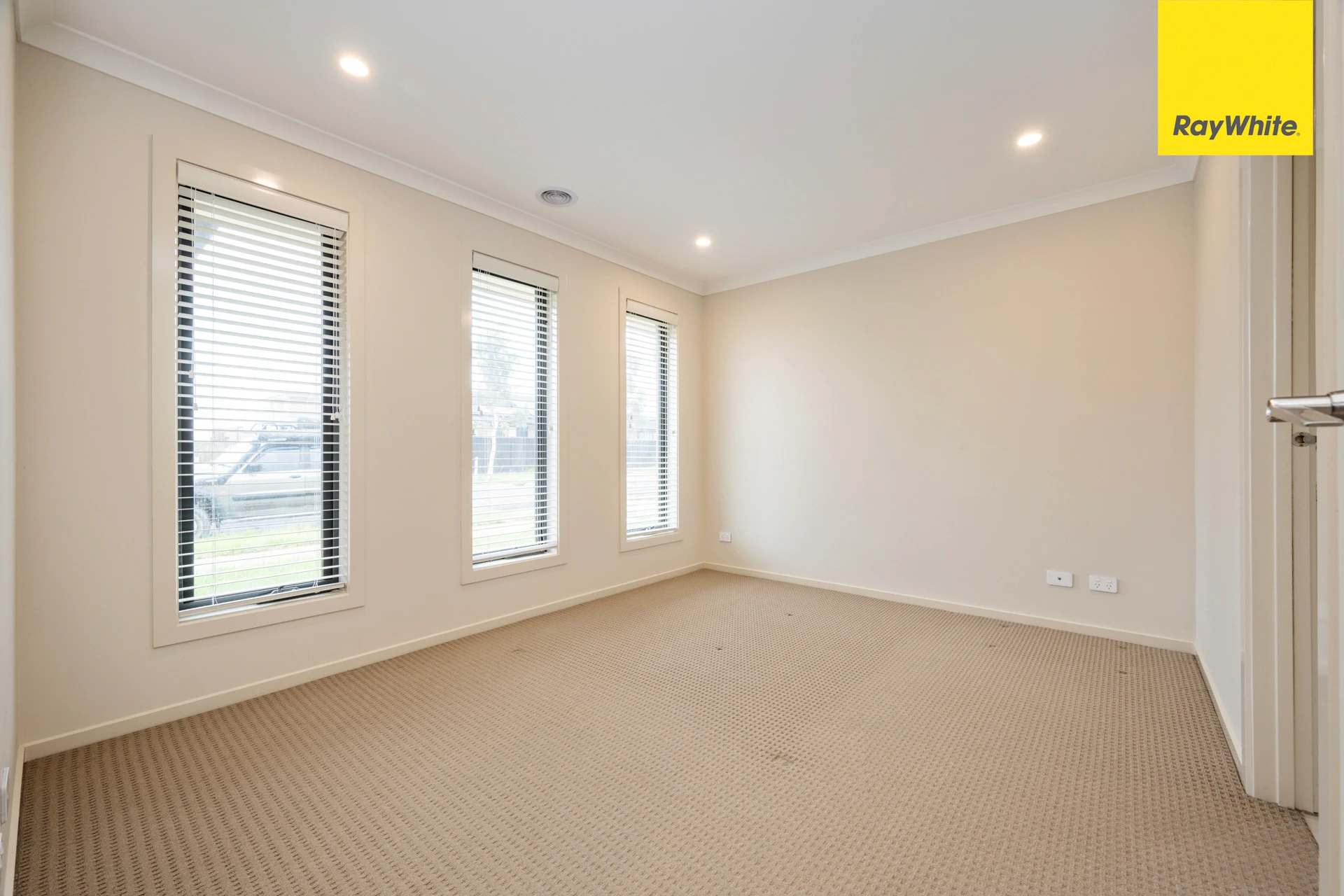 29 Lynwood Drive, THORNHILL PARK, VIC 3335