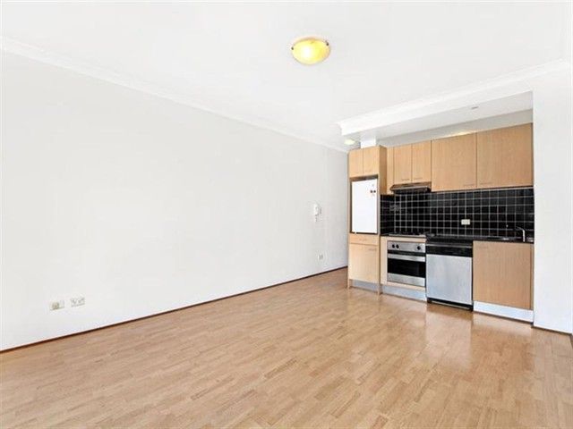 502/208 Chalmers Street — photo 2 of 3
