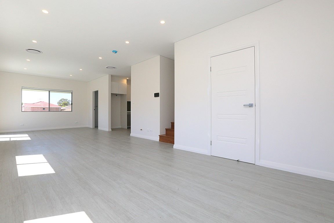 14F Glassop Street — photo 3 of 10