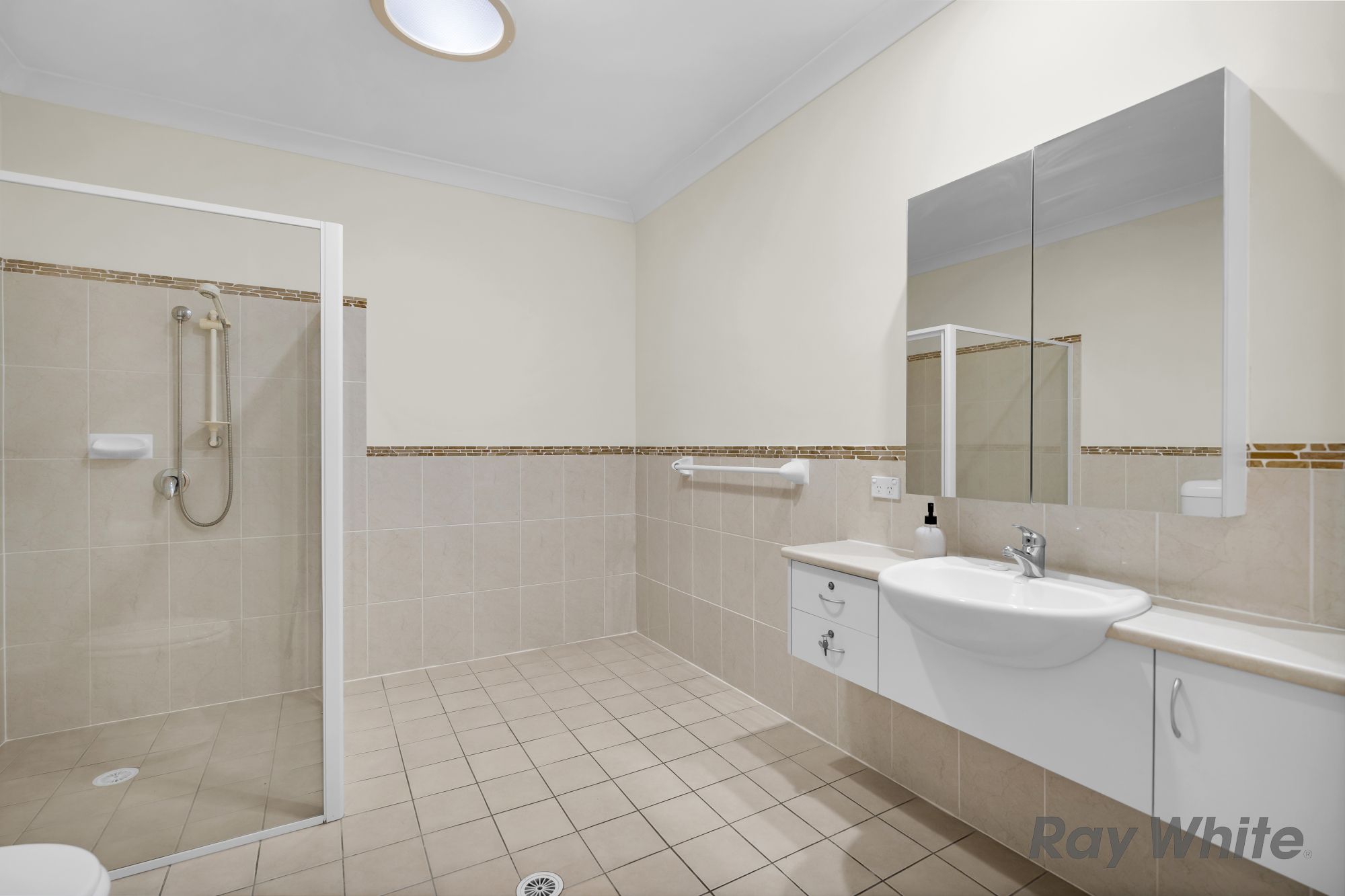 3/3-5 Colden Street — photo 6 of 13