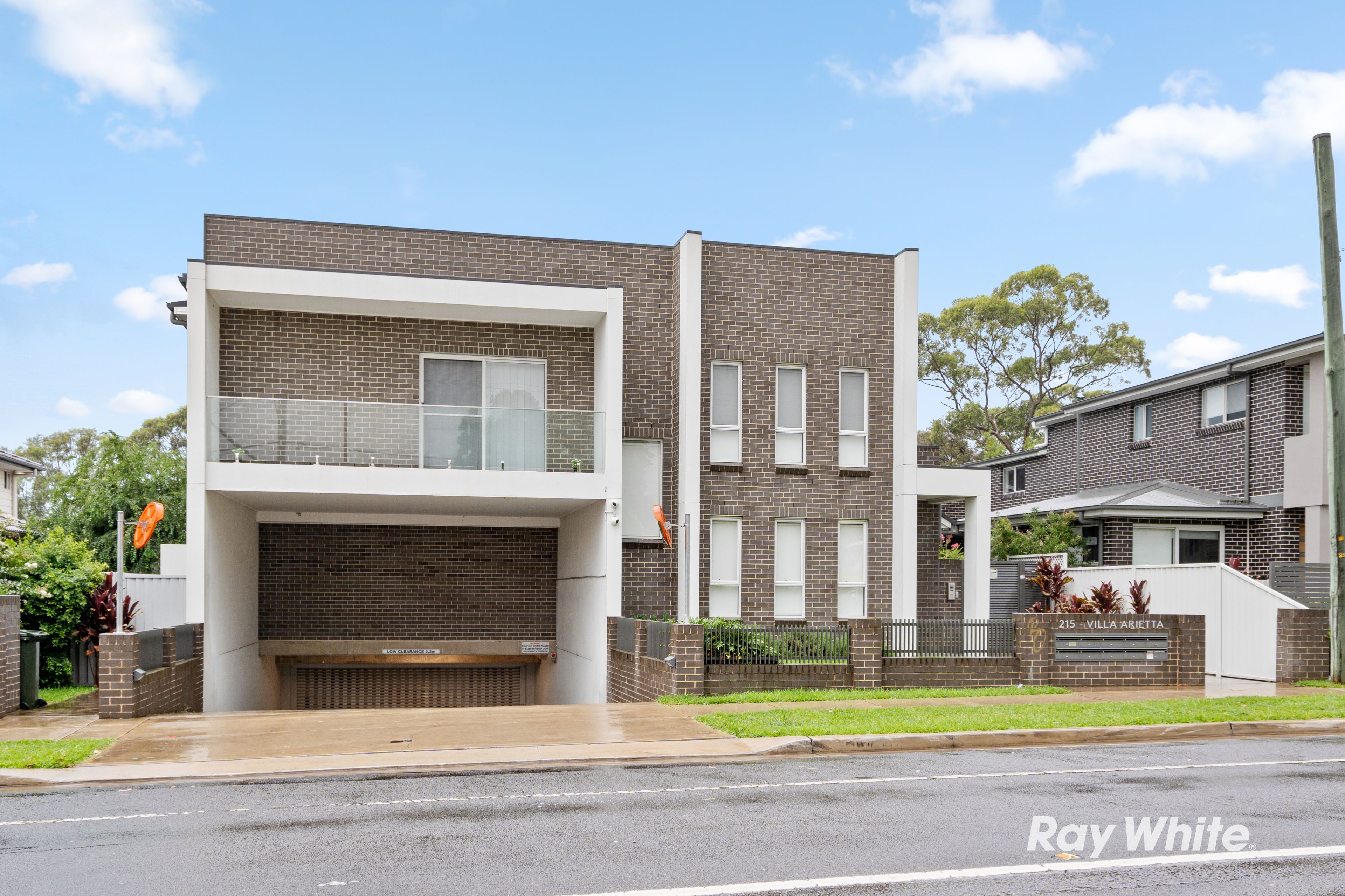 215 Targo Road, Girraween NSW 2145