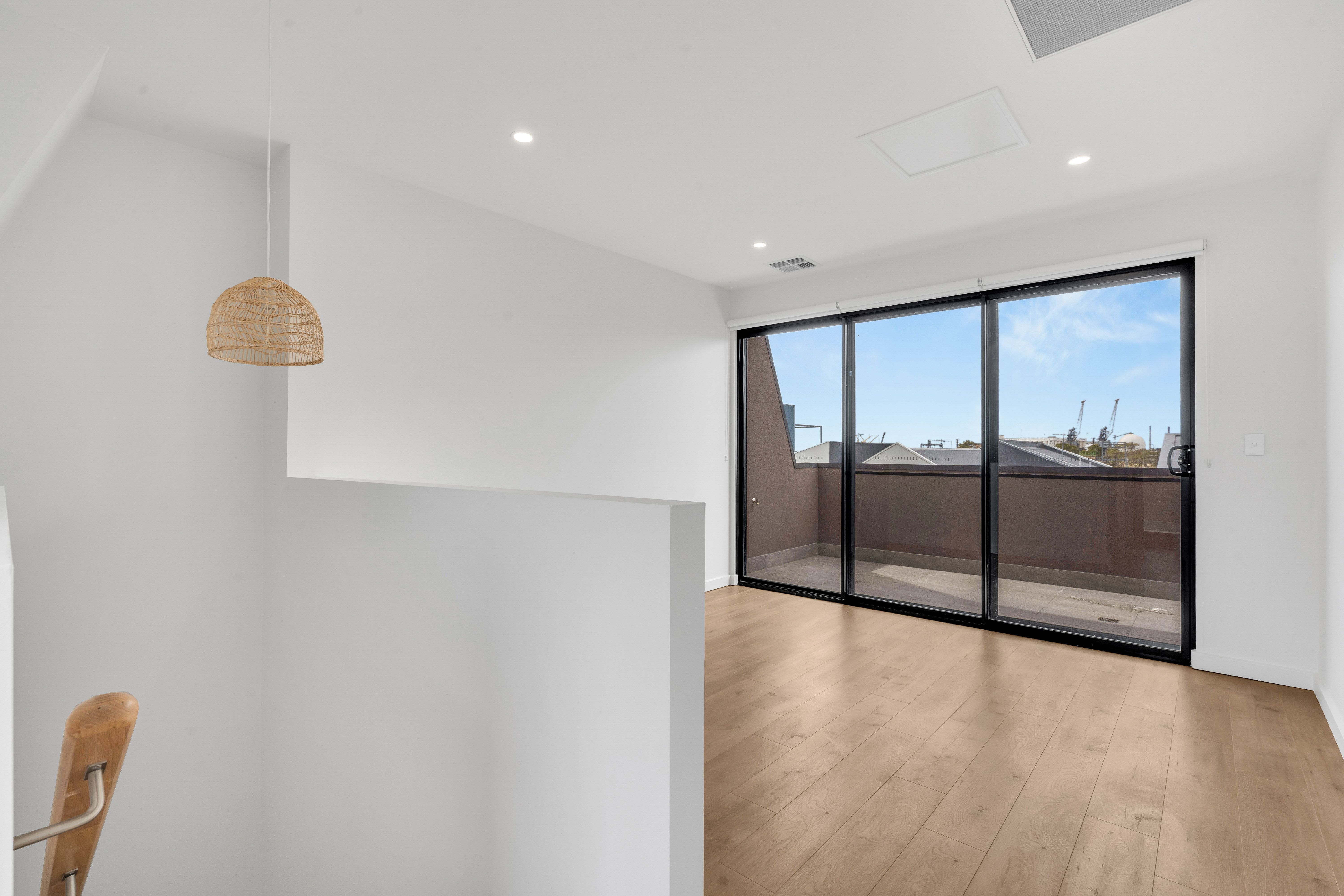 18 London Road — photo 5 of 16