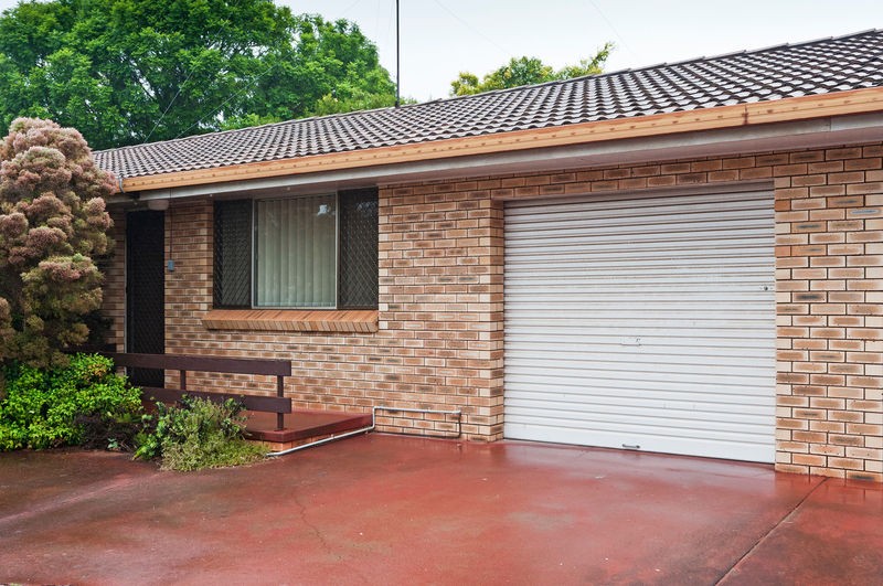 2/100c Holberton Street, Newtown, QLD 4350