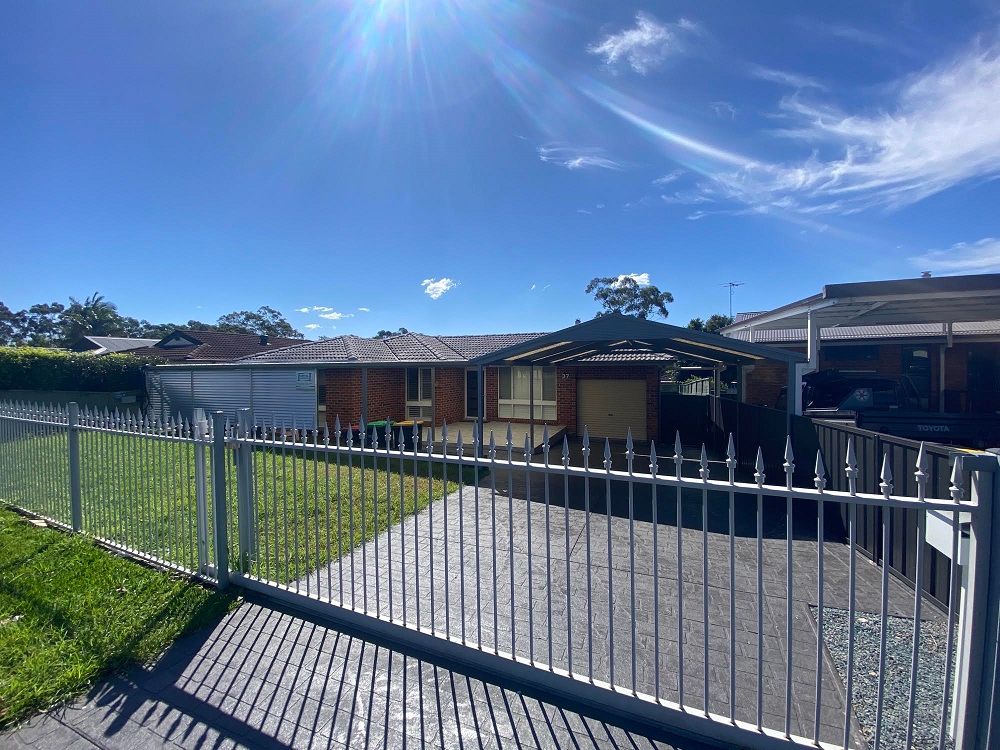 37 Fifth Avenue, Macquarie Fields, NSW 2564