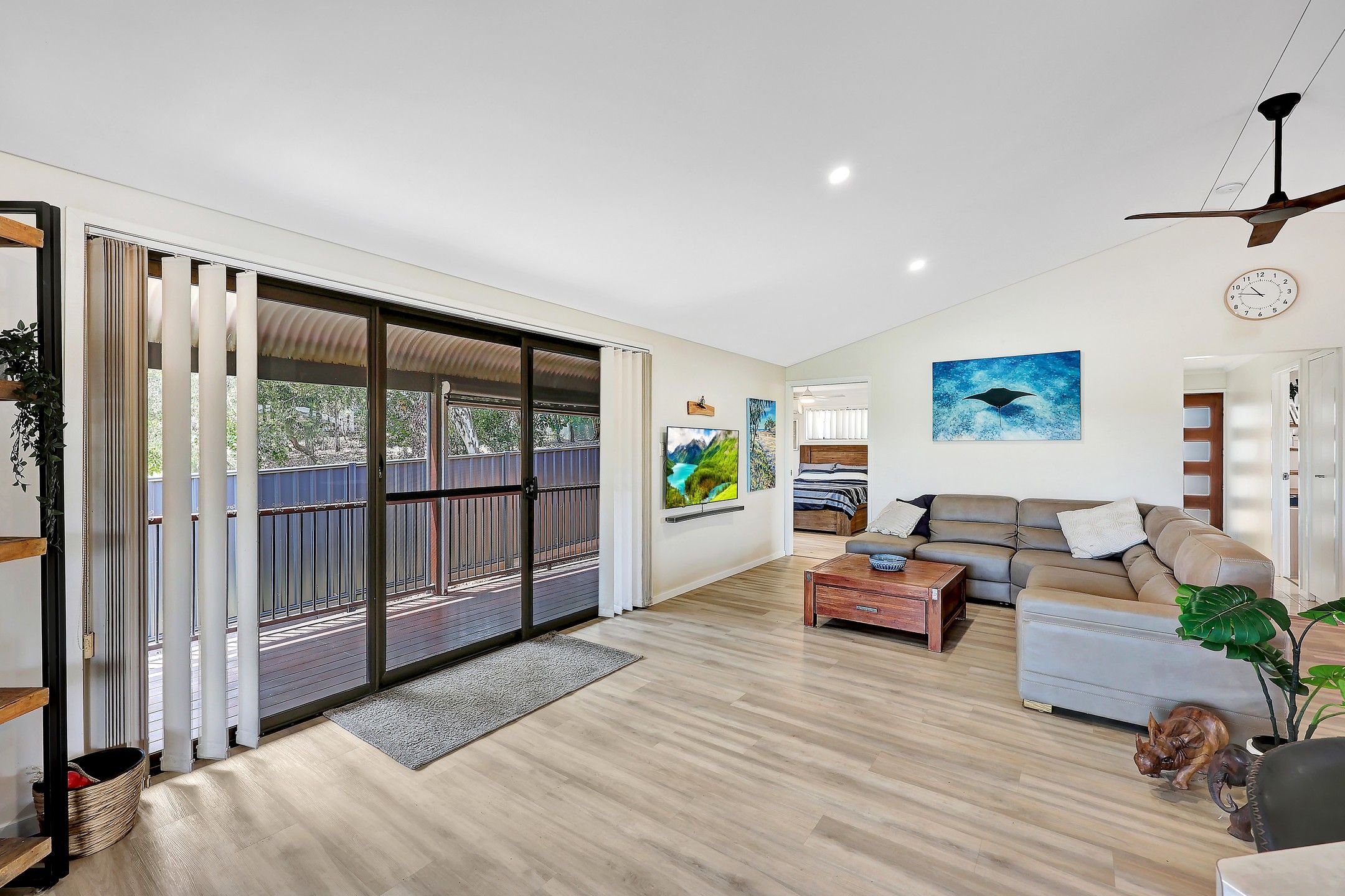 15 Pandanus Crescent — photo 16 of 30