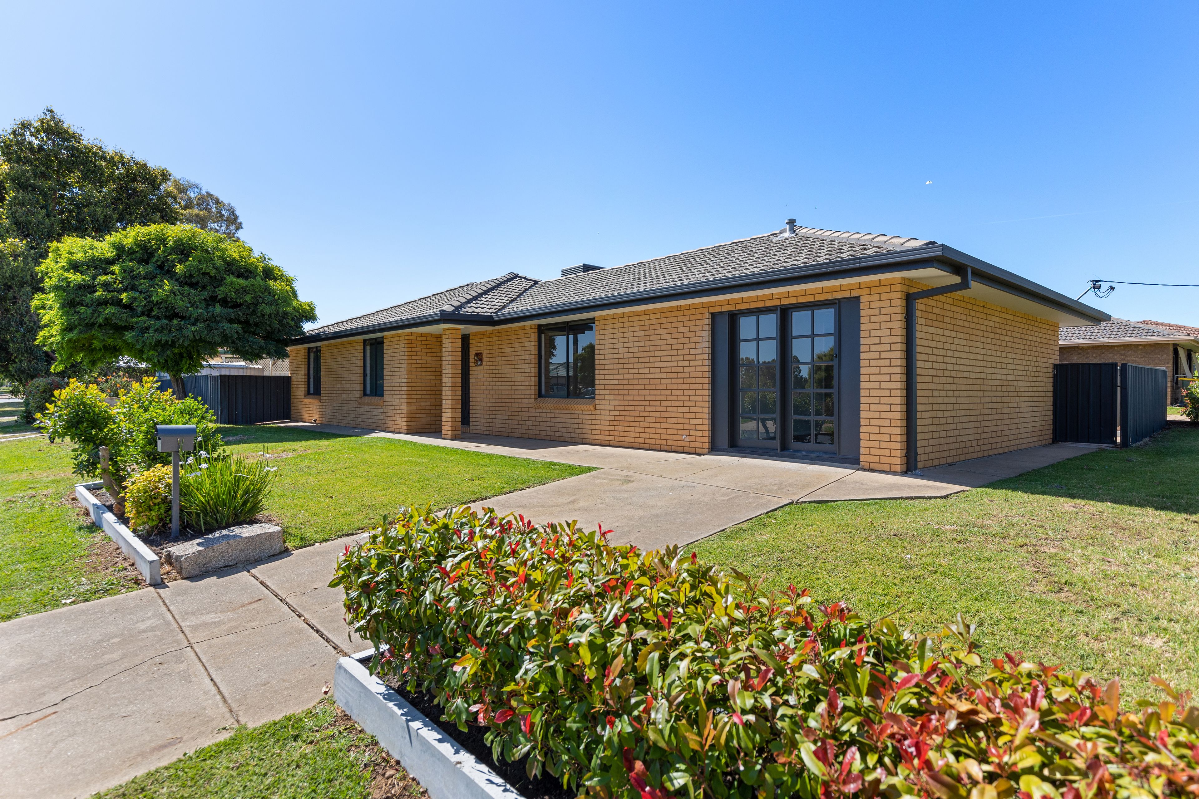 60 Elizabeth Avenue, FOREST HILL NSW 2651