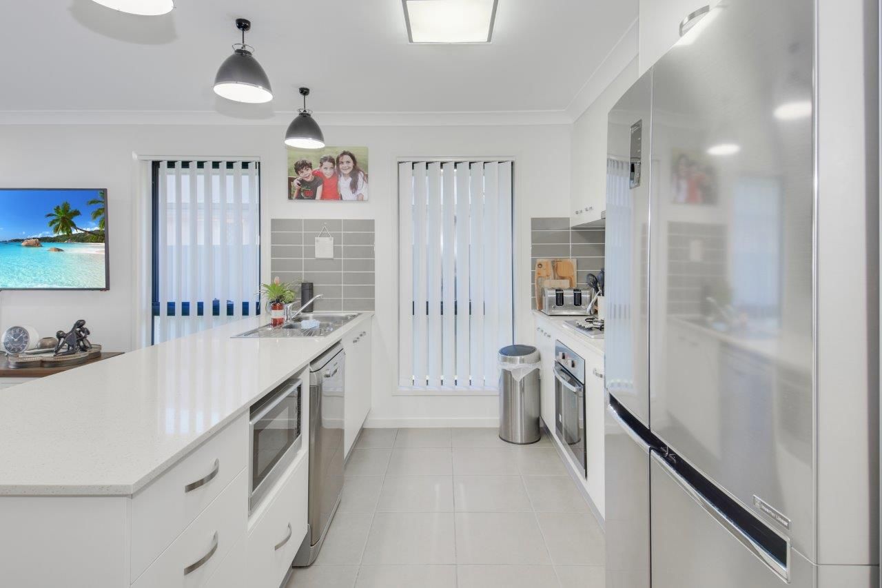 7 Leeside Place, Hope Island, QLD 4212