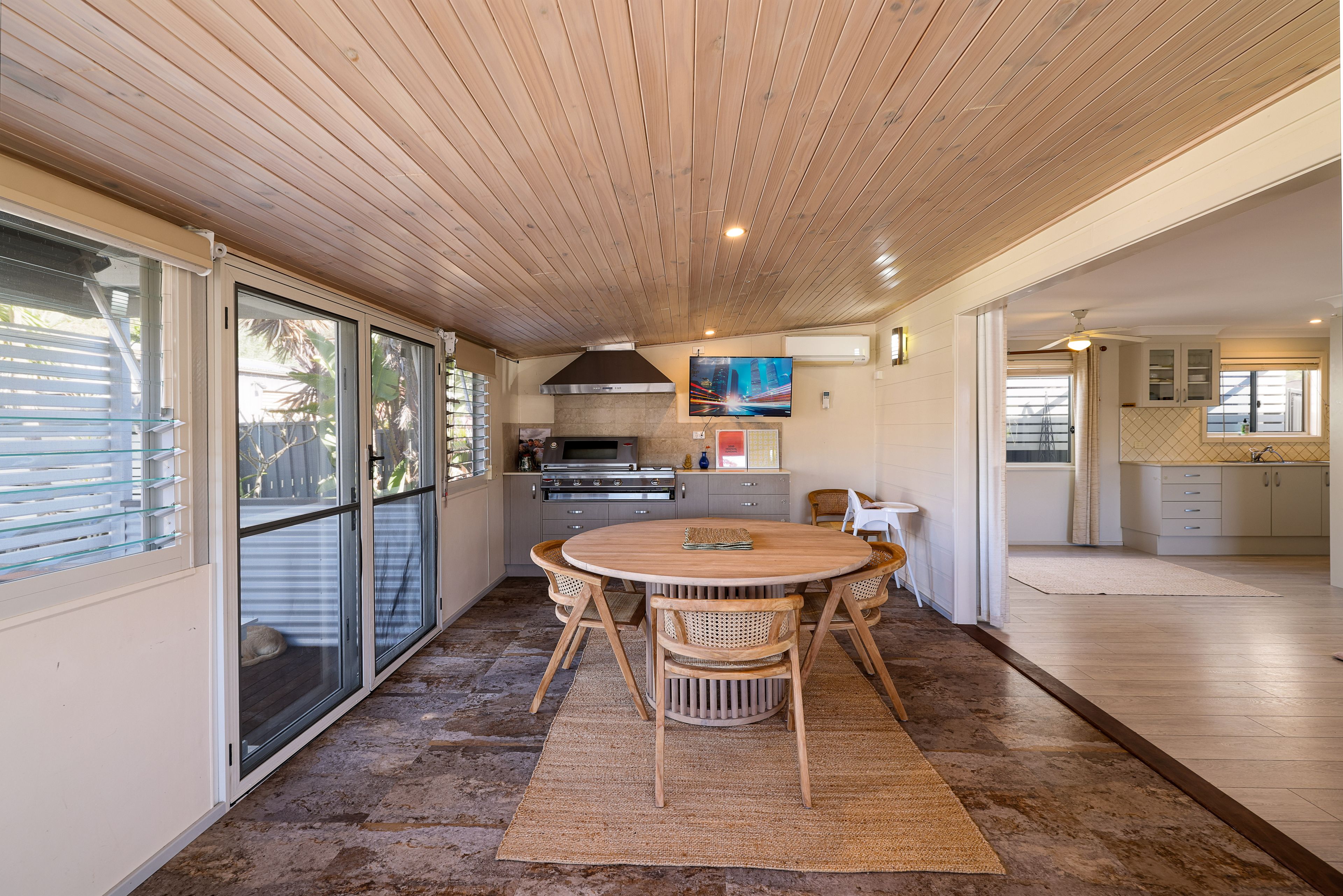 64 Lakehaven Drive — photo 6 of 21