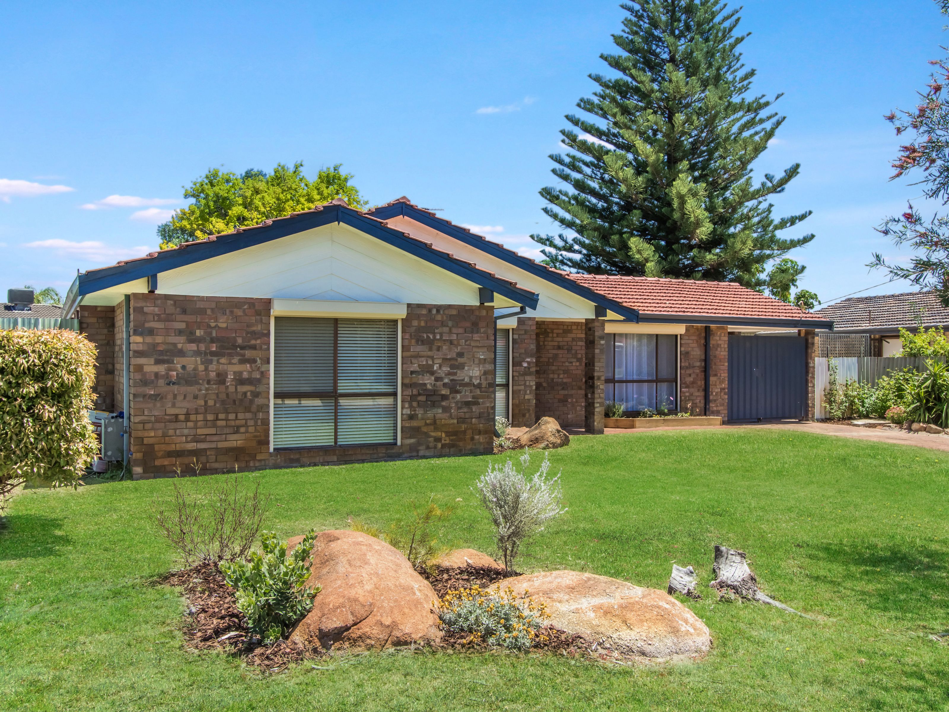 86 Seabrooke Avenue, Rockingham WA 6168