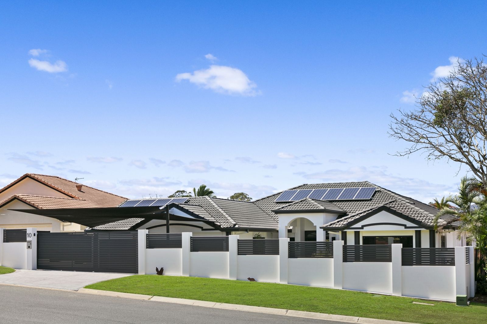 10 Nottinghill Gate Drive, Arundel QLD 4214
