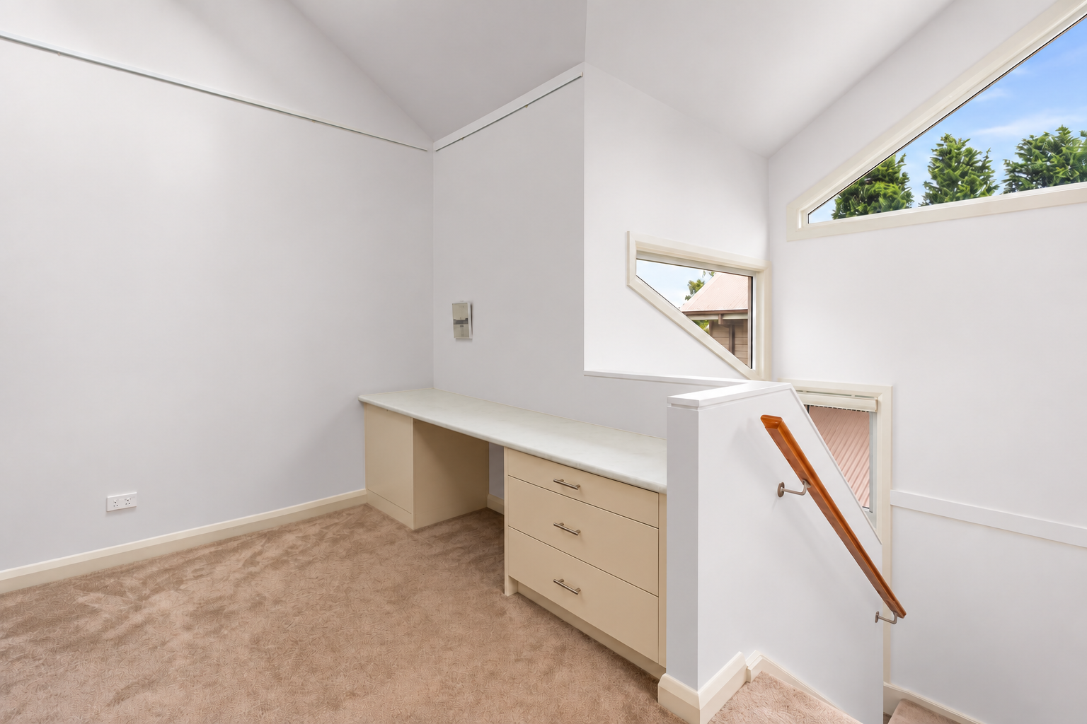 16b Gordon Road — photo 9 of 10