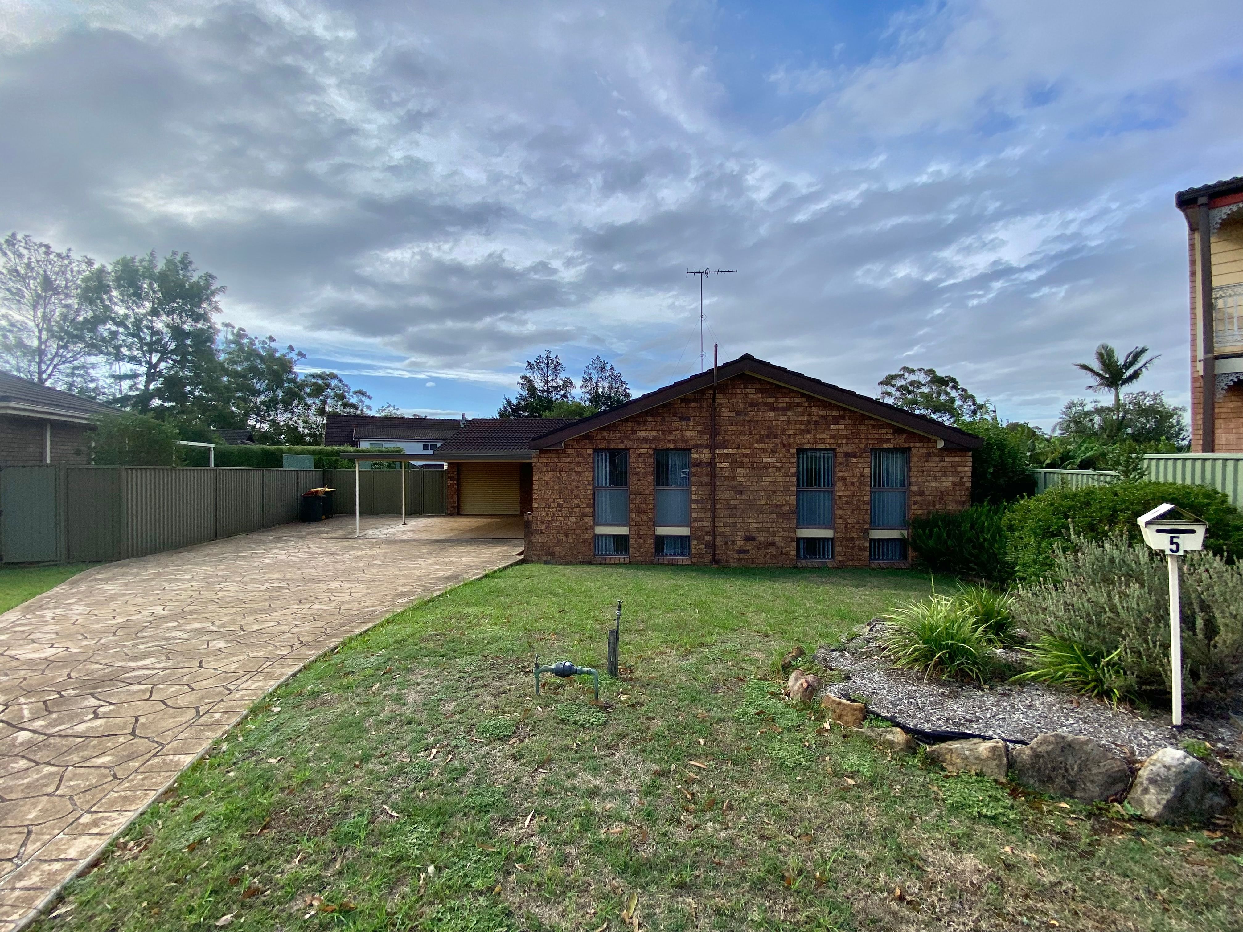 5 Giles Crescent — photo from Ray White Macarthur Group