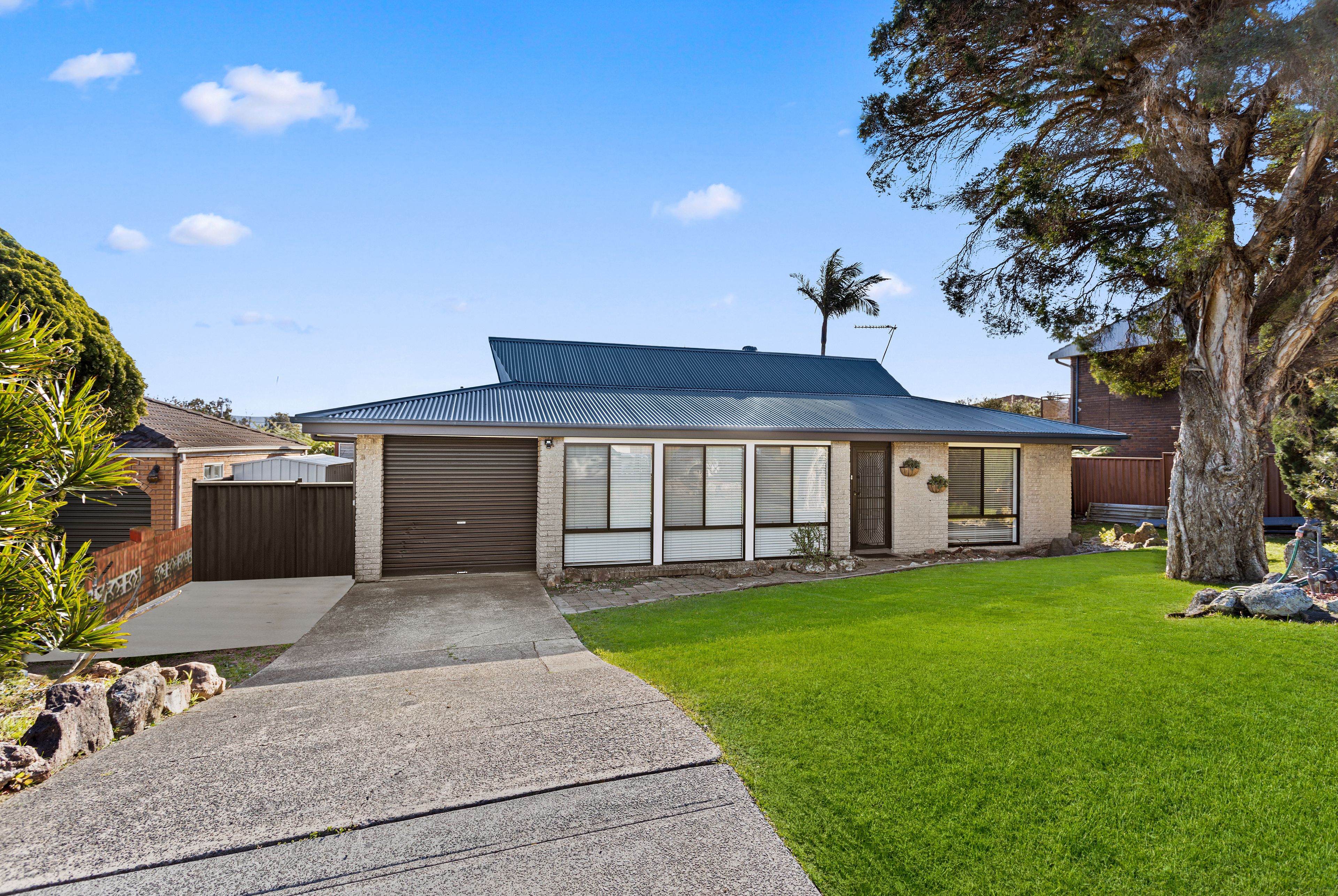 32 Lawrence Avenue, Mount Warrigal NSW 2528