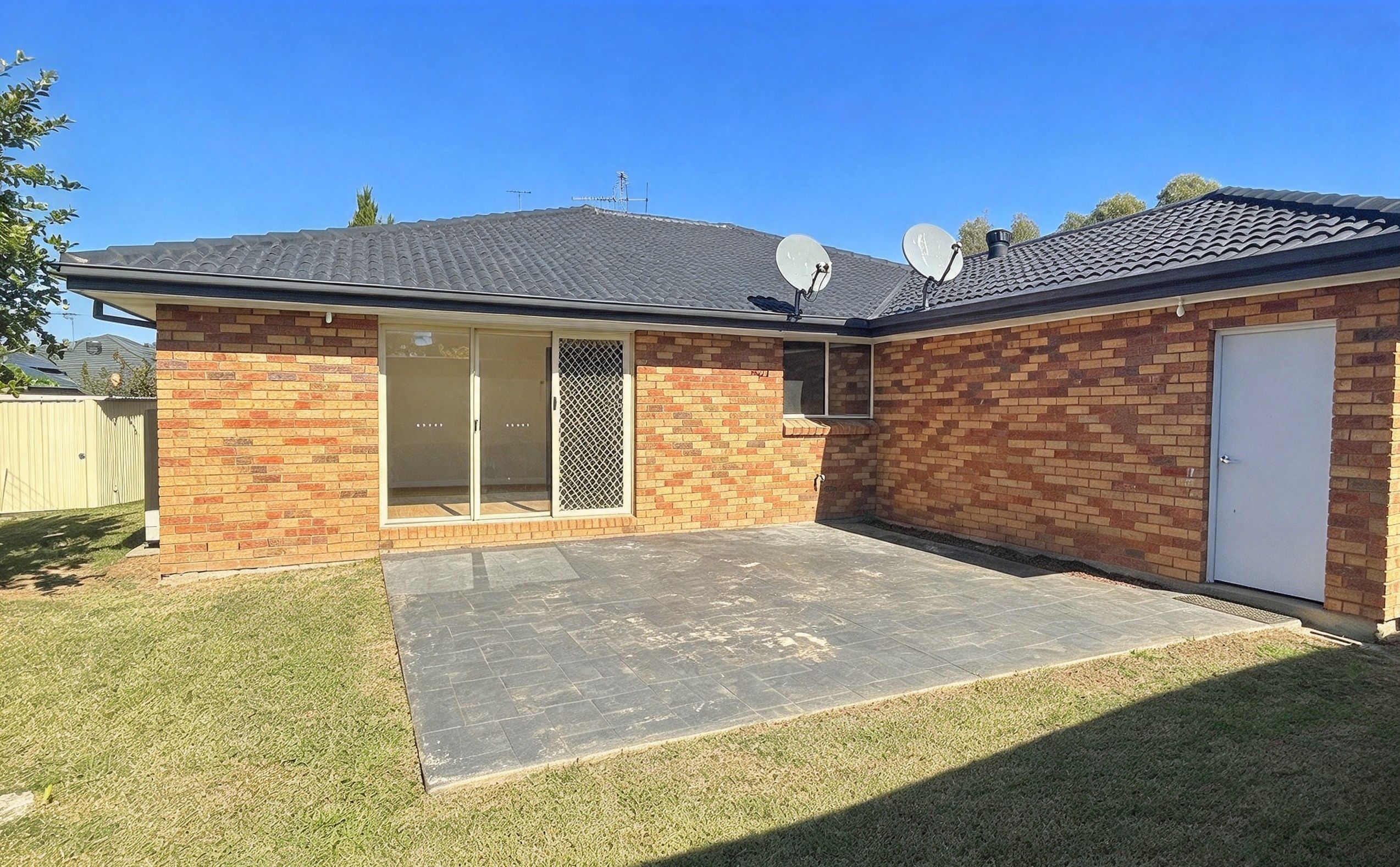 7 Arrowsmith Street — photo 10 of 10