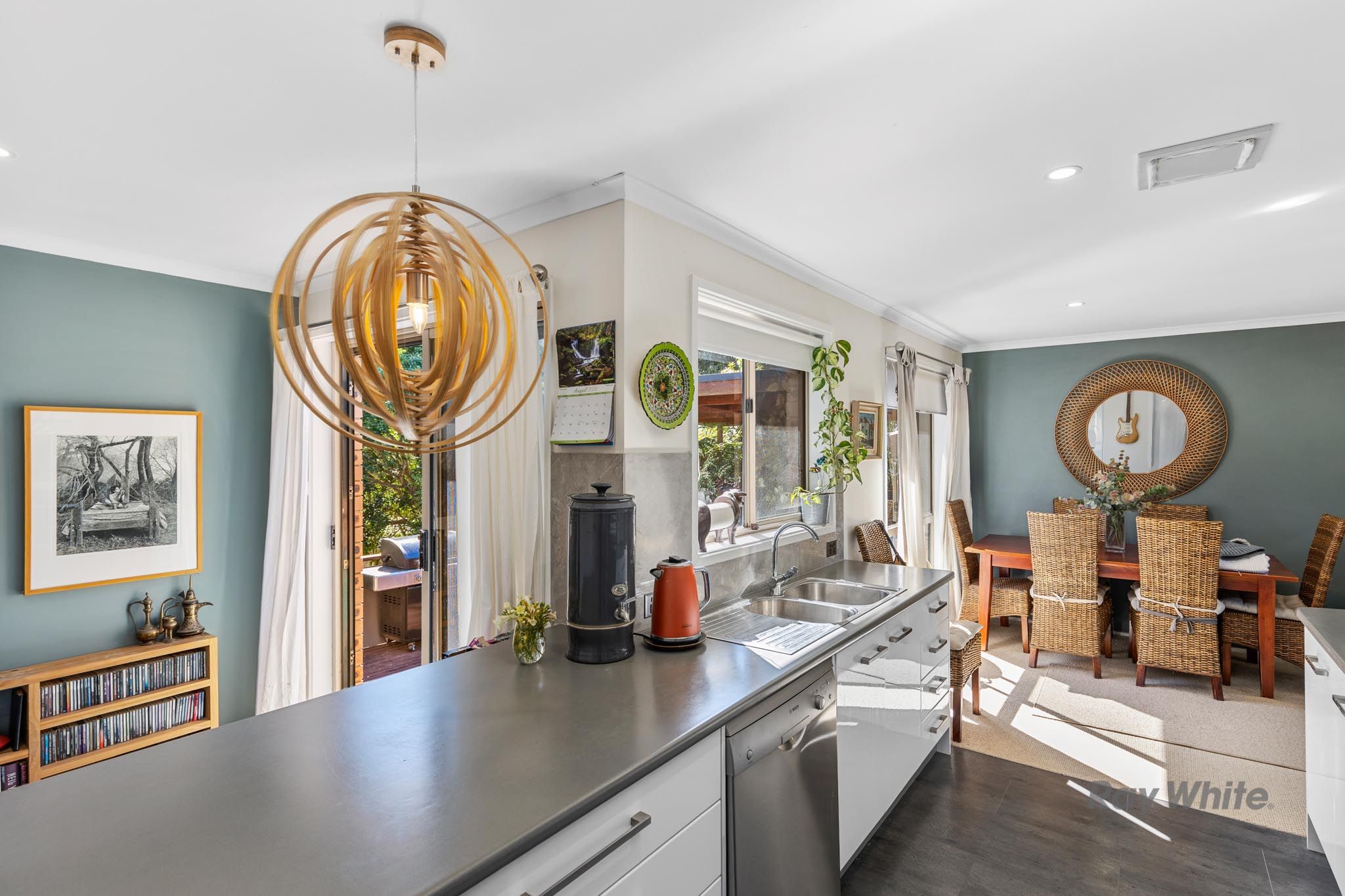 8 Wills Crescent — photo 7 of 30