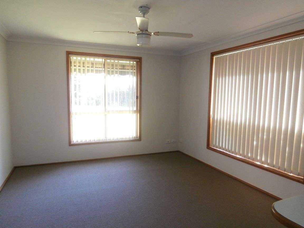42 Ferntree Drive, Bomaderry, NSW 2541