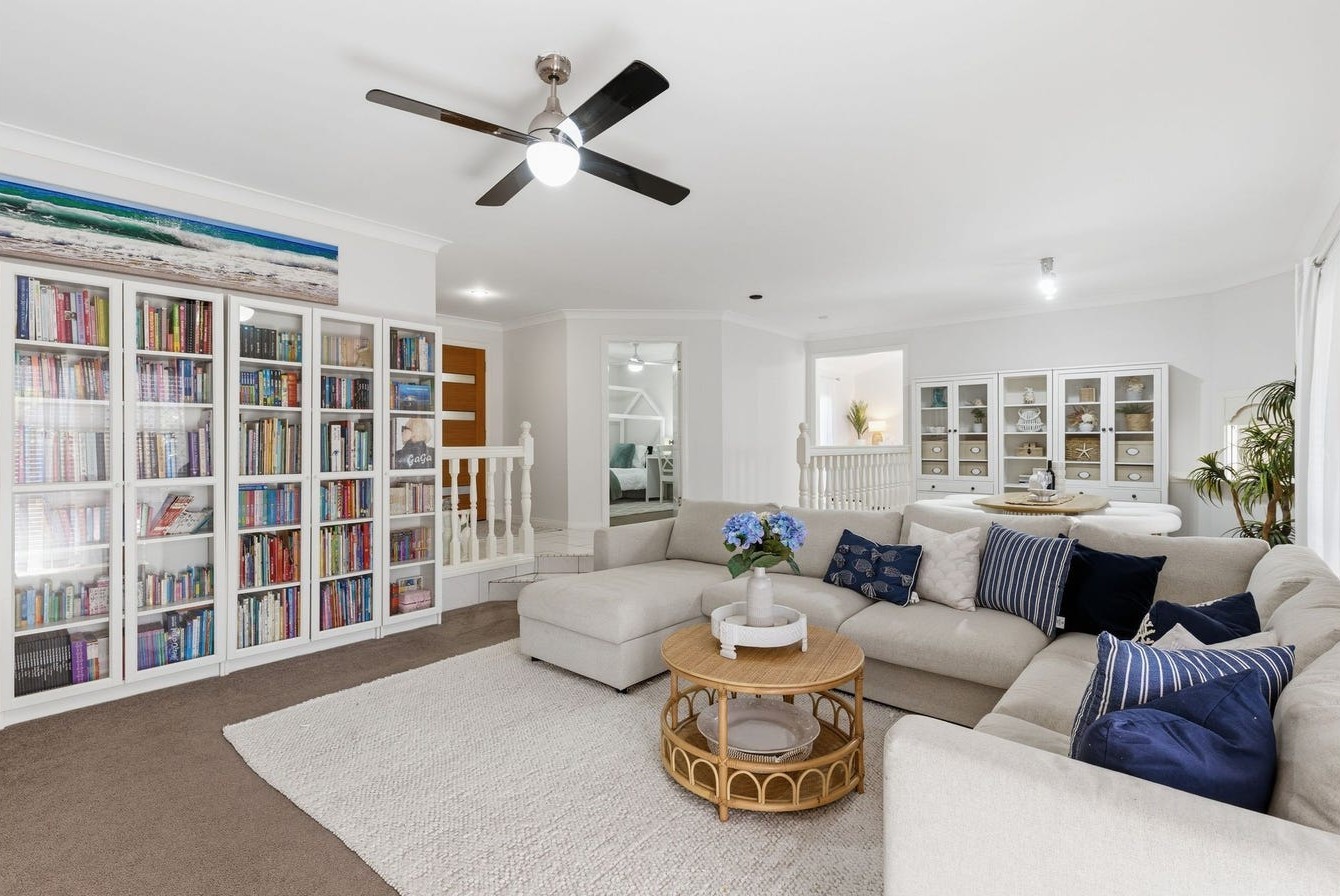 2 Poinsettia Crescent, Calamvale, QLD 4116