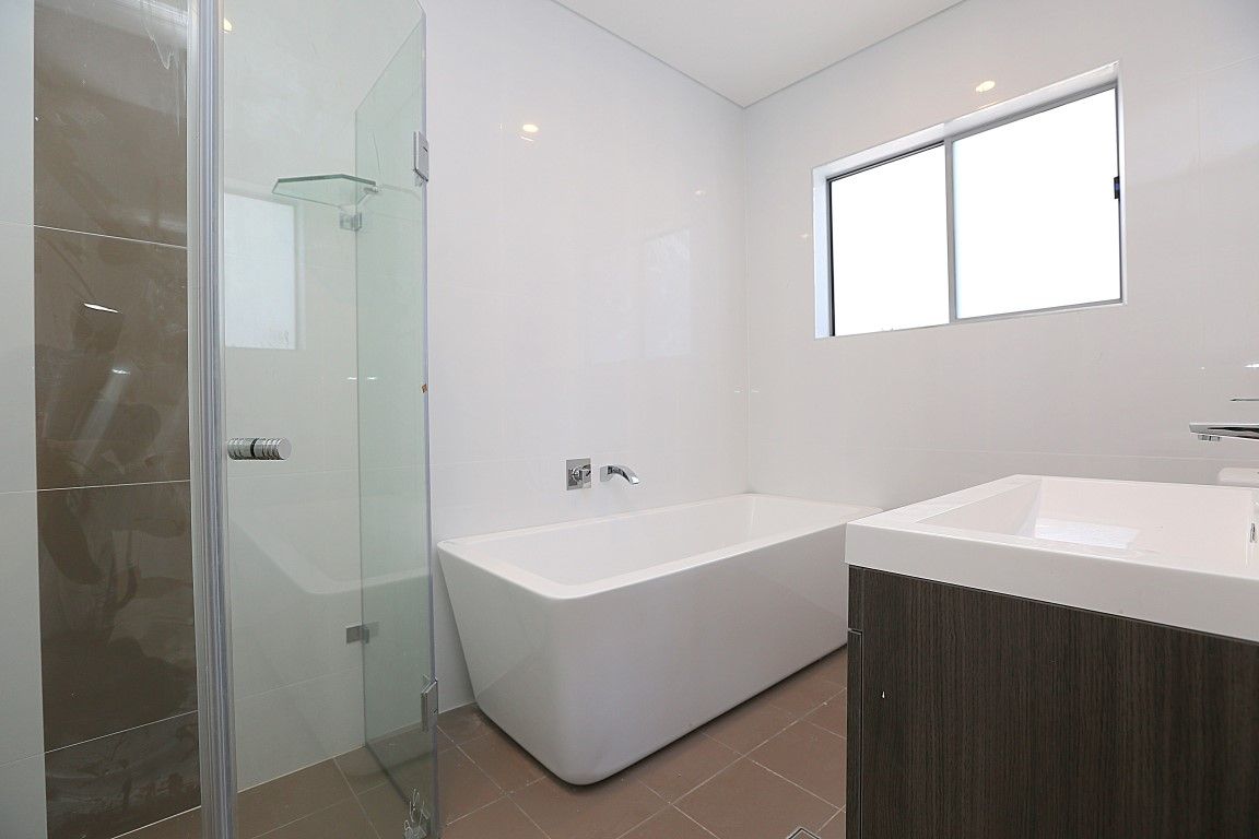 14F Glassop Street — photo 6 of 10
