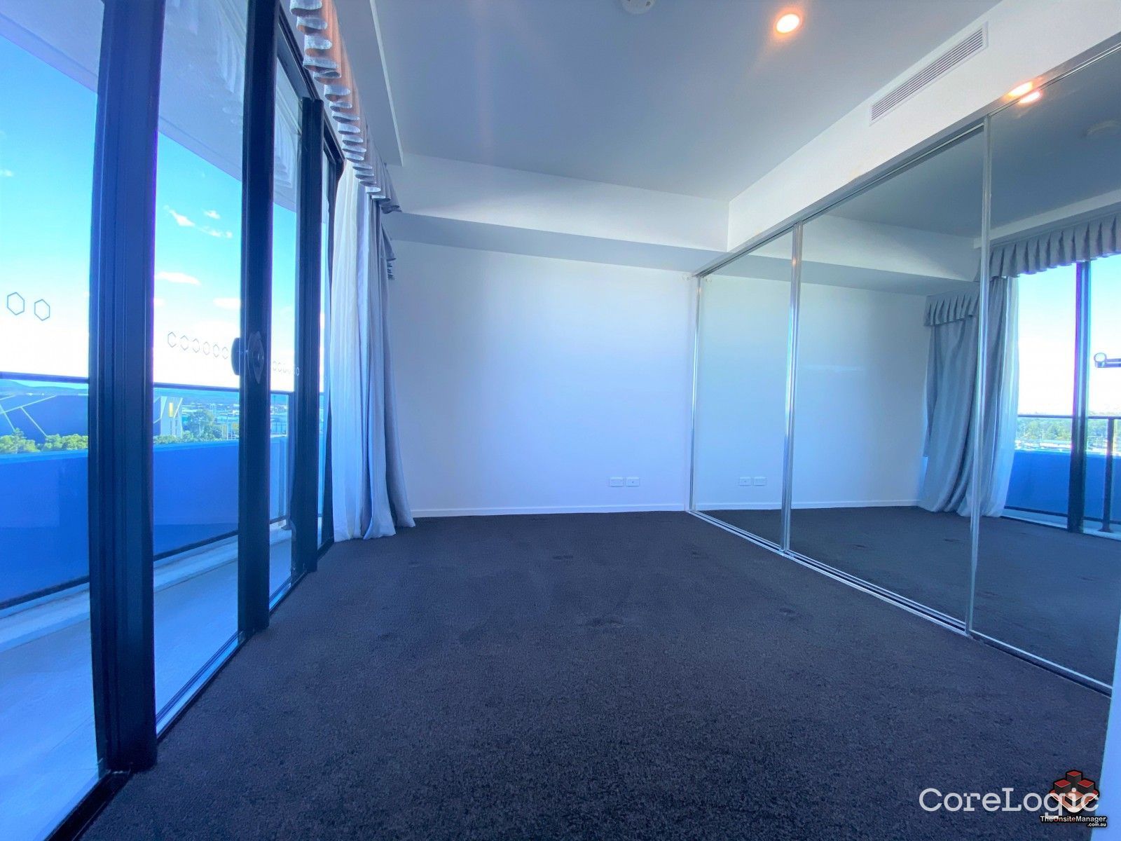 4511/5 Harbour Side Court — photo 6 of 10