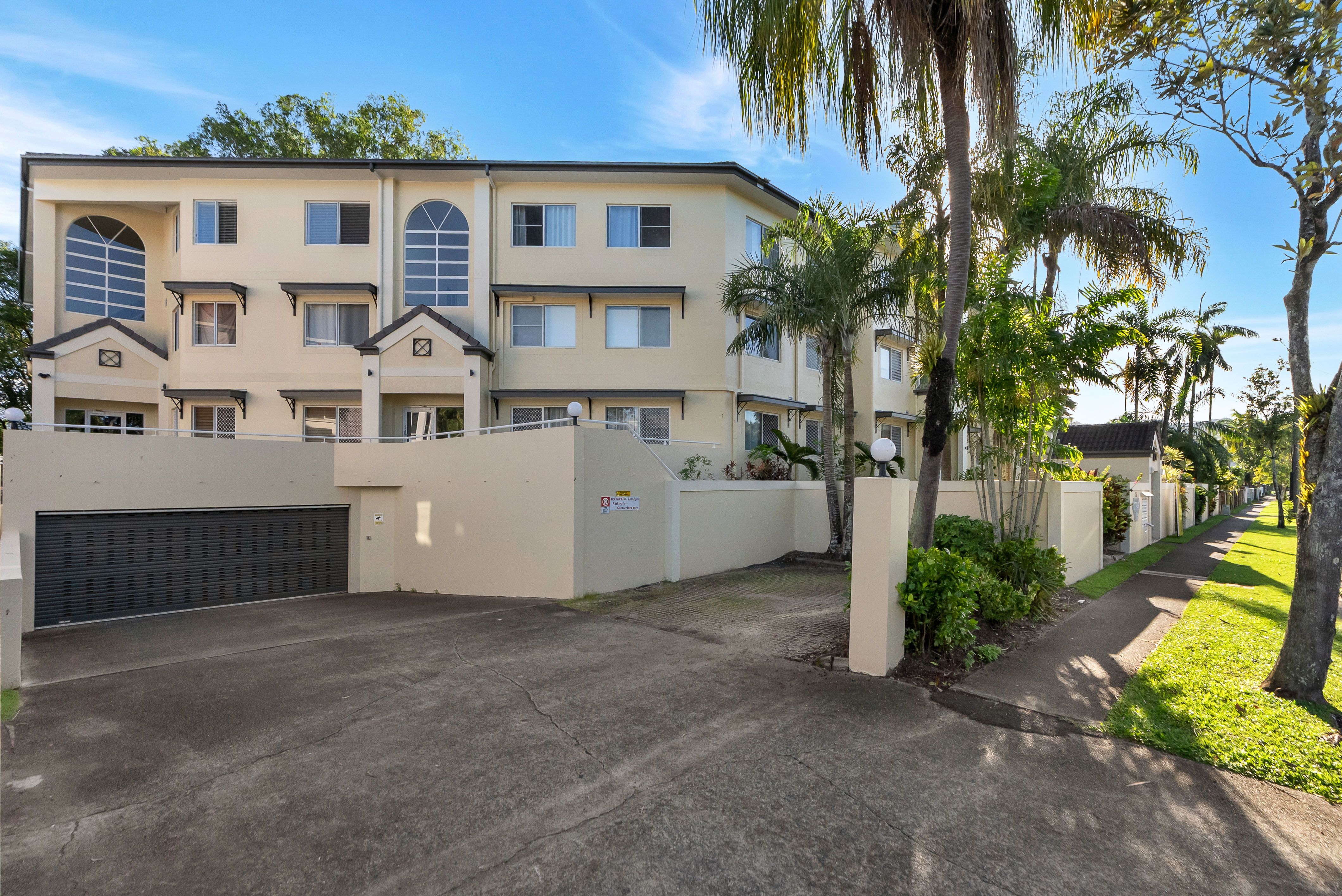 10/25-27 Digger Street, Cairns North, QLD 4870