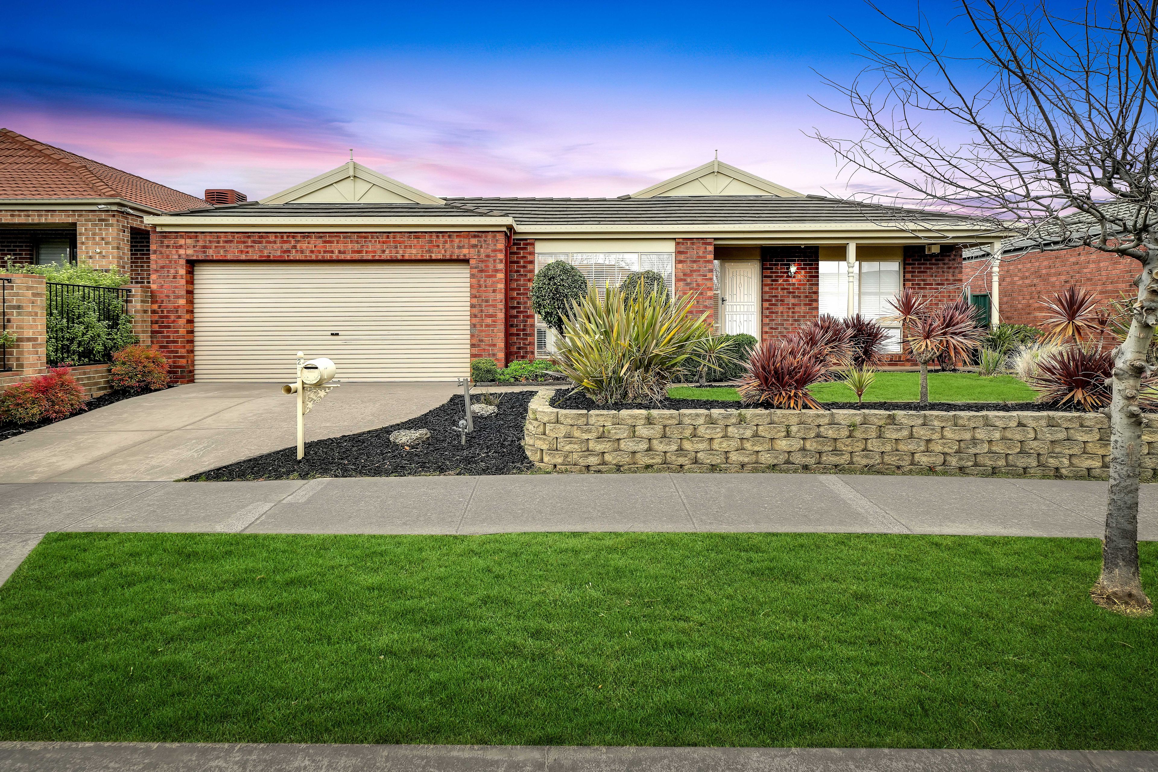 25 Charlesworth Crescent, Burnside VIC 3023