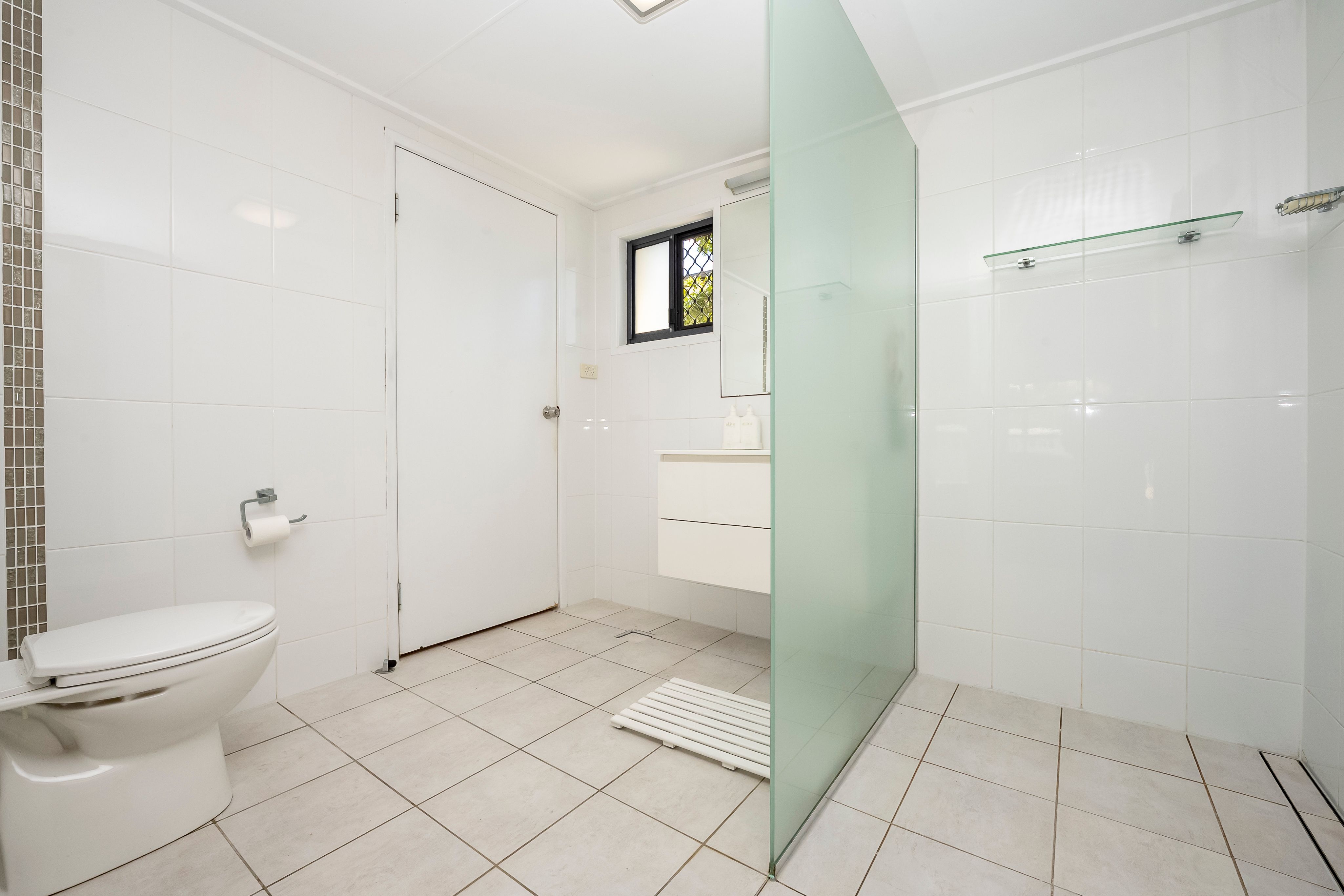 18 Glenlyon Drive — photo 14 of 25