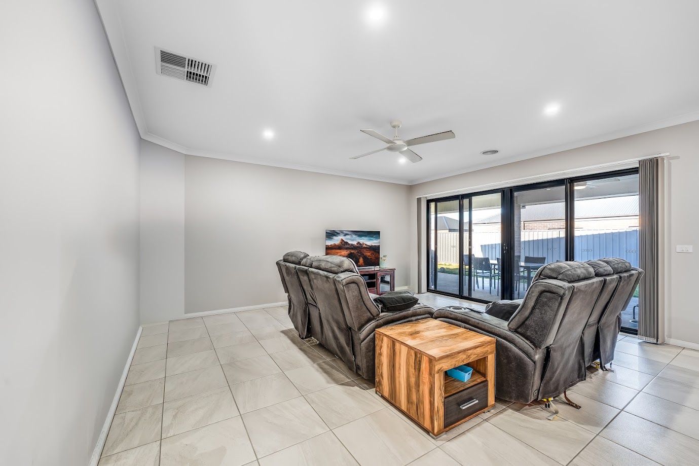 146 Hillford Circuit — photo 13 of 30