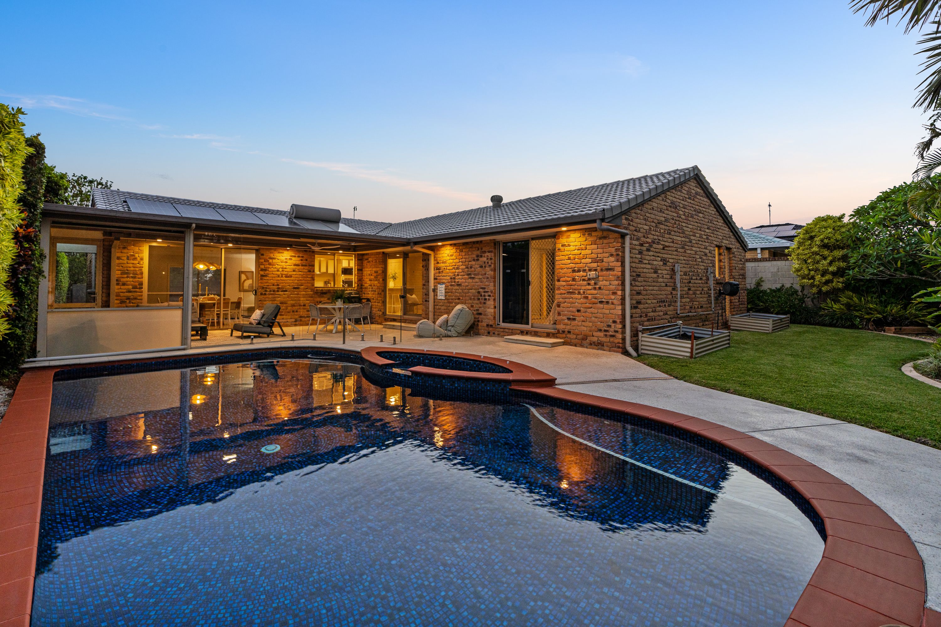 39 Dunkeith Avenue, Benowa Waters, QLD 4217