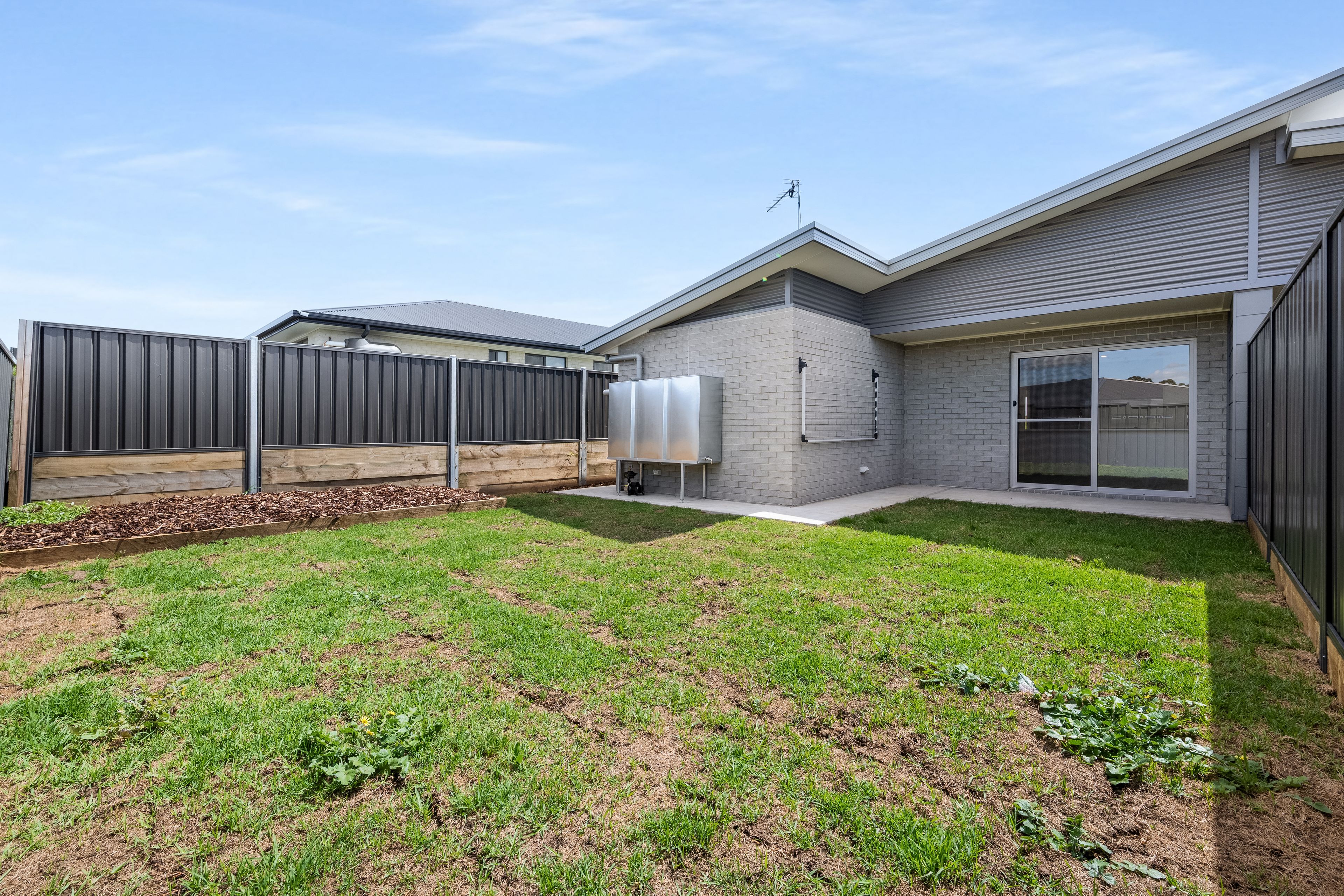 2/17 Oxford Drive — photo 10 of 11