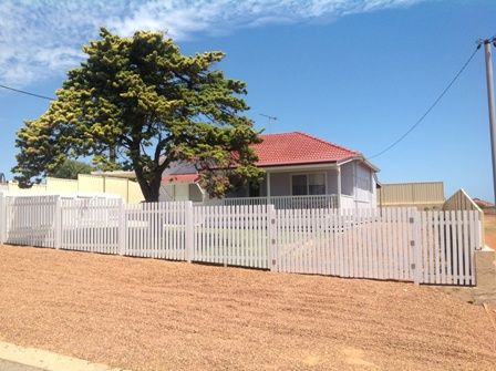 10 Hutchinson Street, Geraldton, WA 6530
