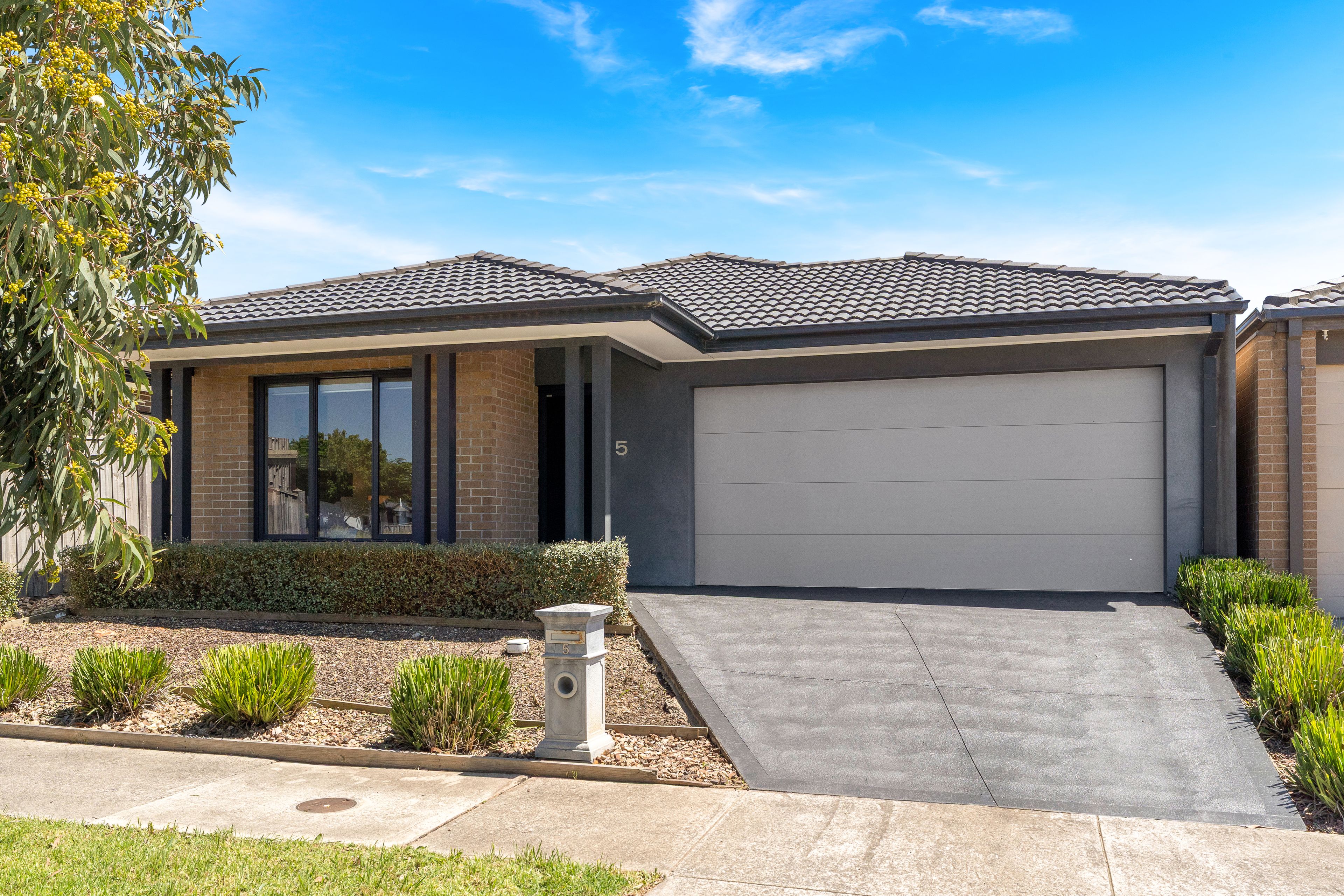 5 Falstone Circuit, Mickleham, VIC 3064