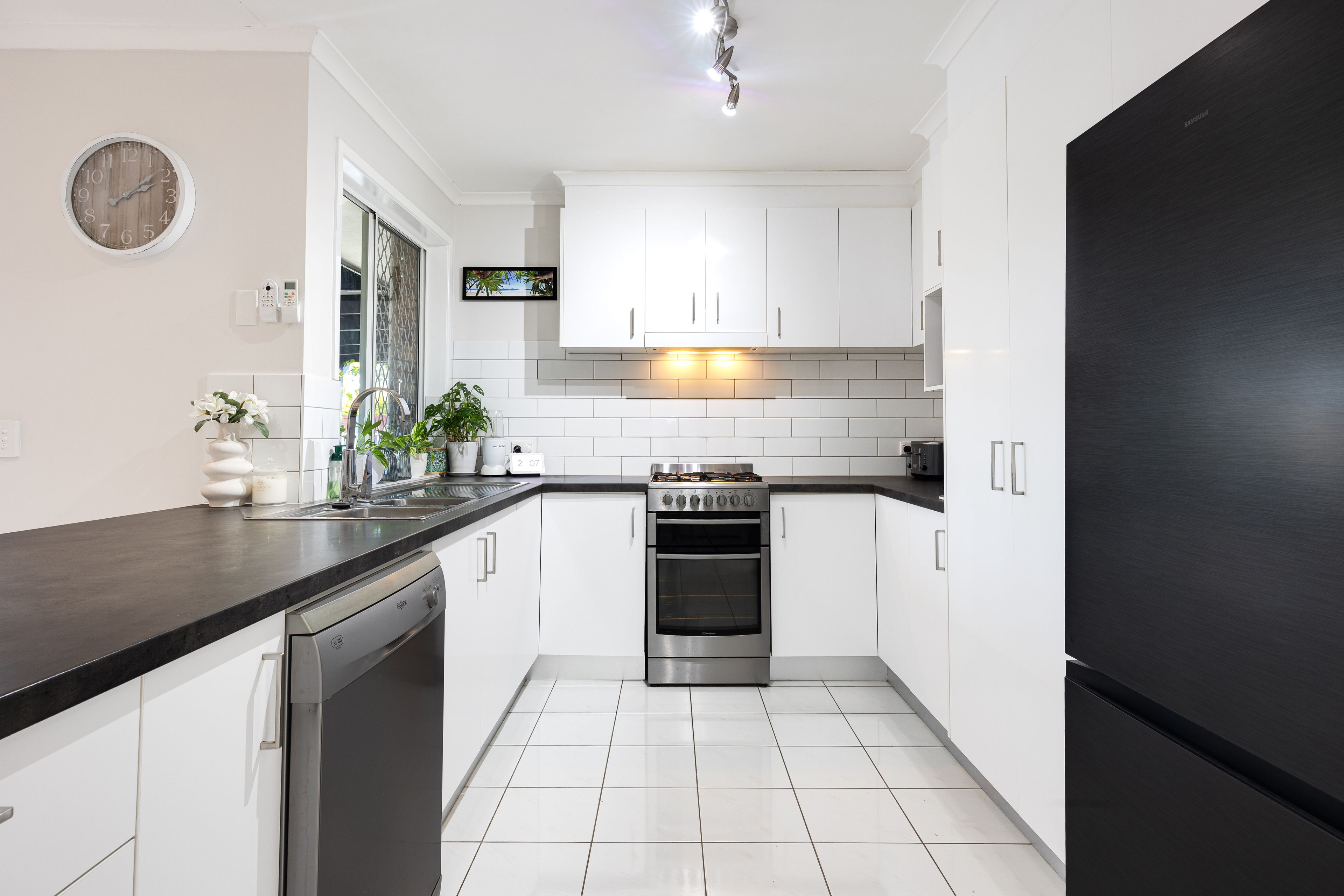 18 Mona Court — photo 6 of 16